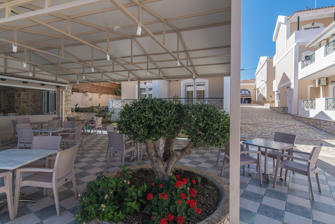 Maistrali Studios and Apartments