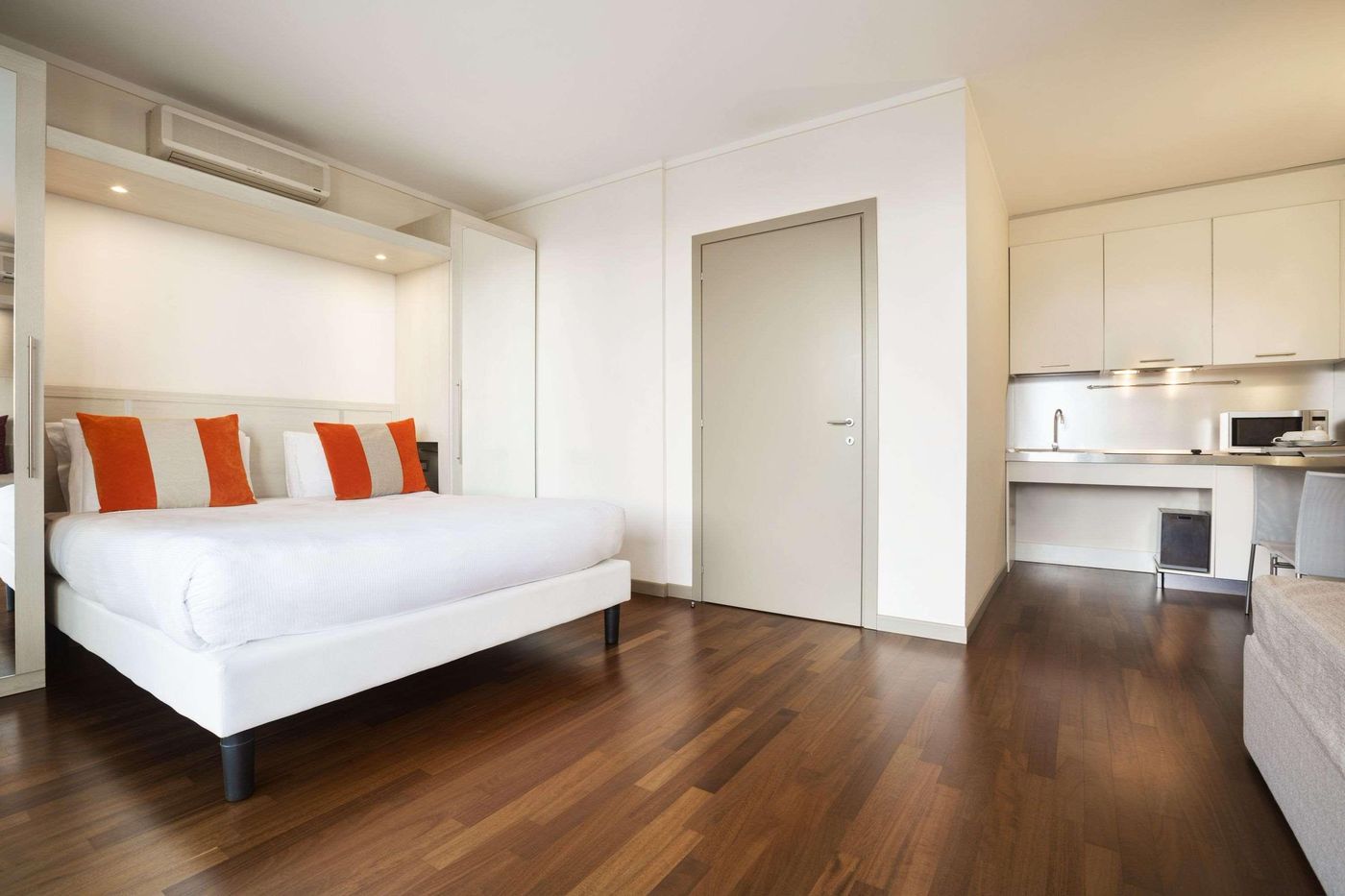 Ramada-Plaza-Milano-Hotel-Room-25