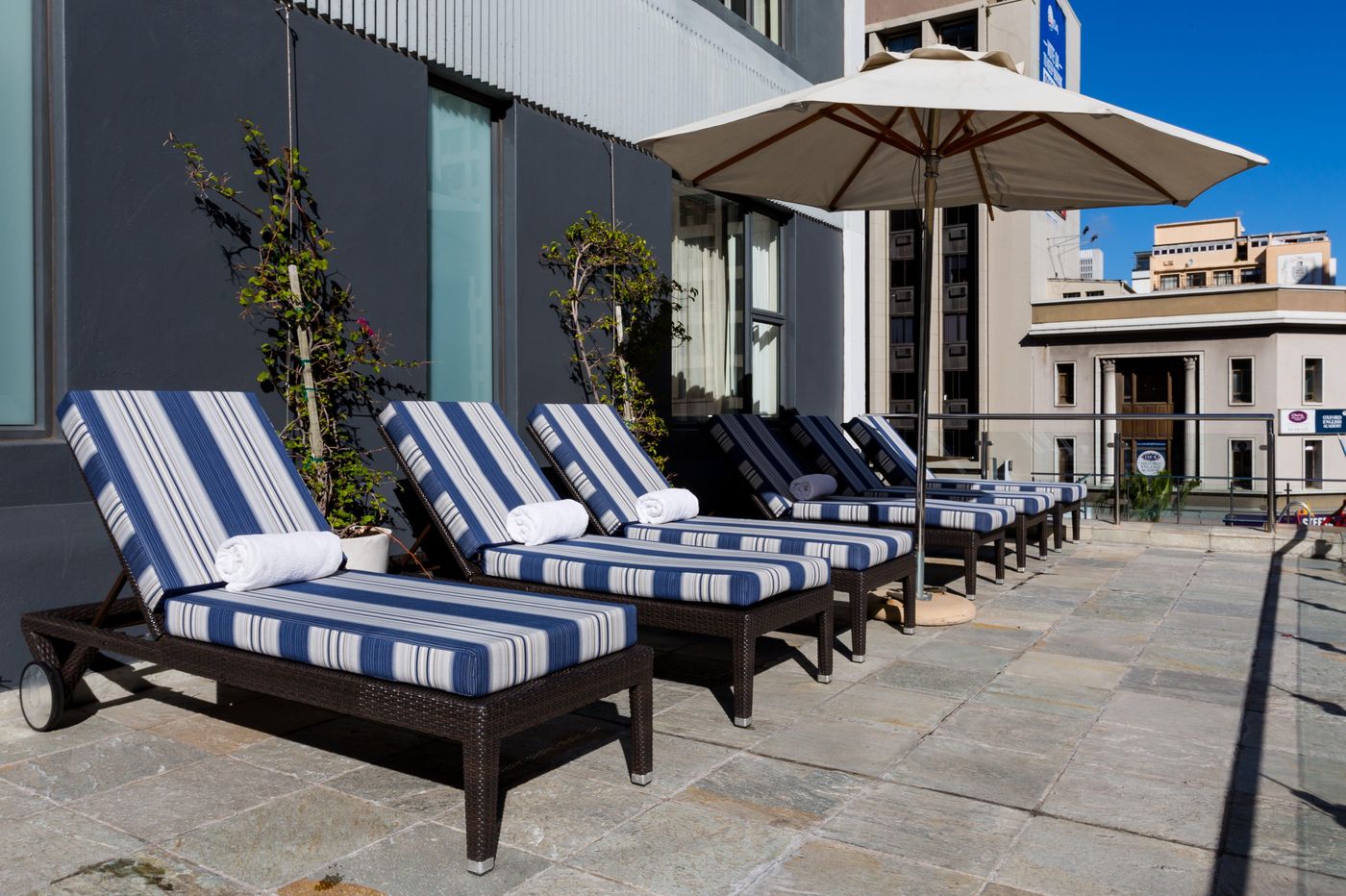 Strand-Tower-Pool-70