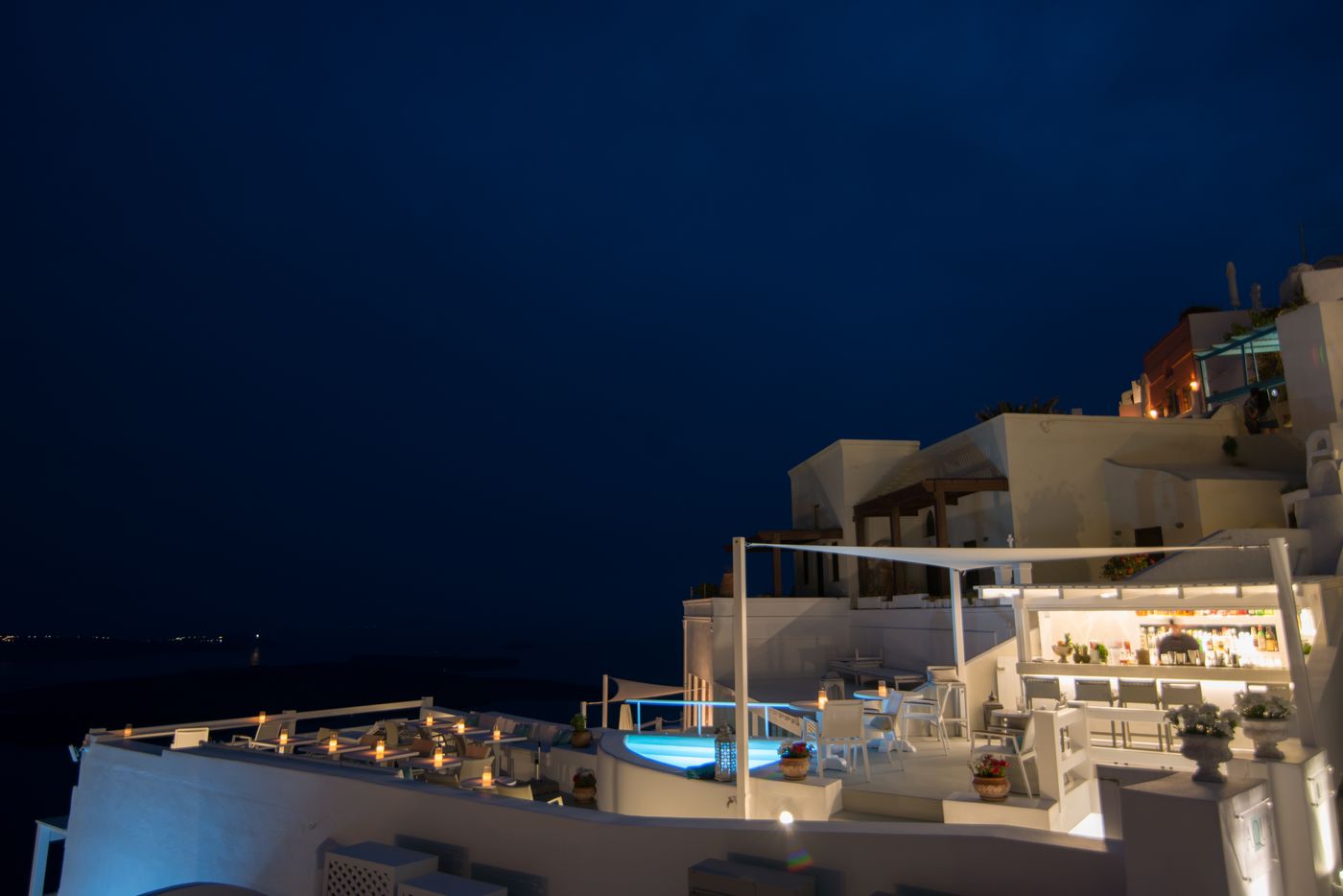 Aqua-Luxury-Suites-Bar-10