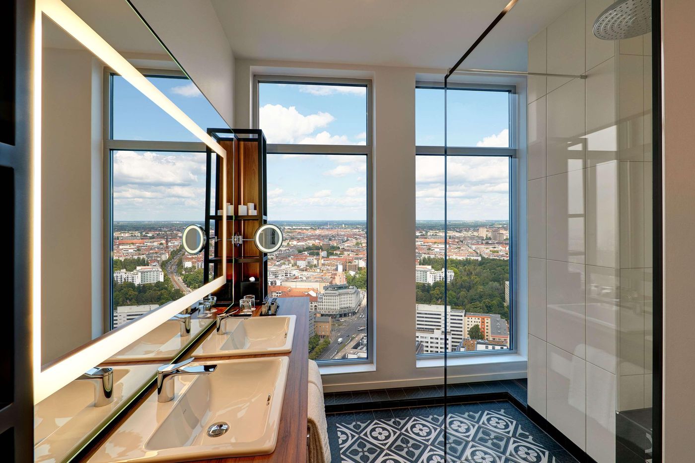 Park-Inn-by-Radisson-Berlin-Alexanderplatz-Room-51