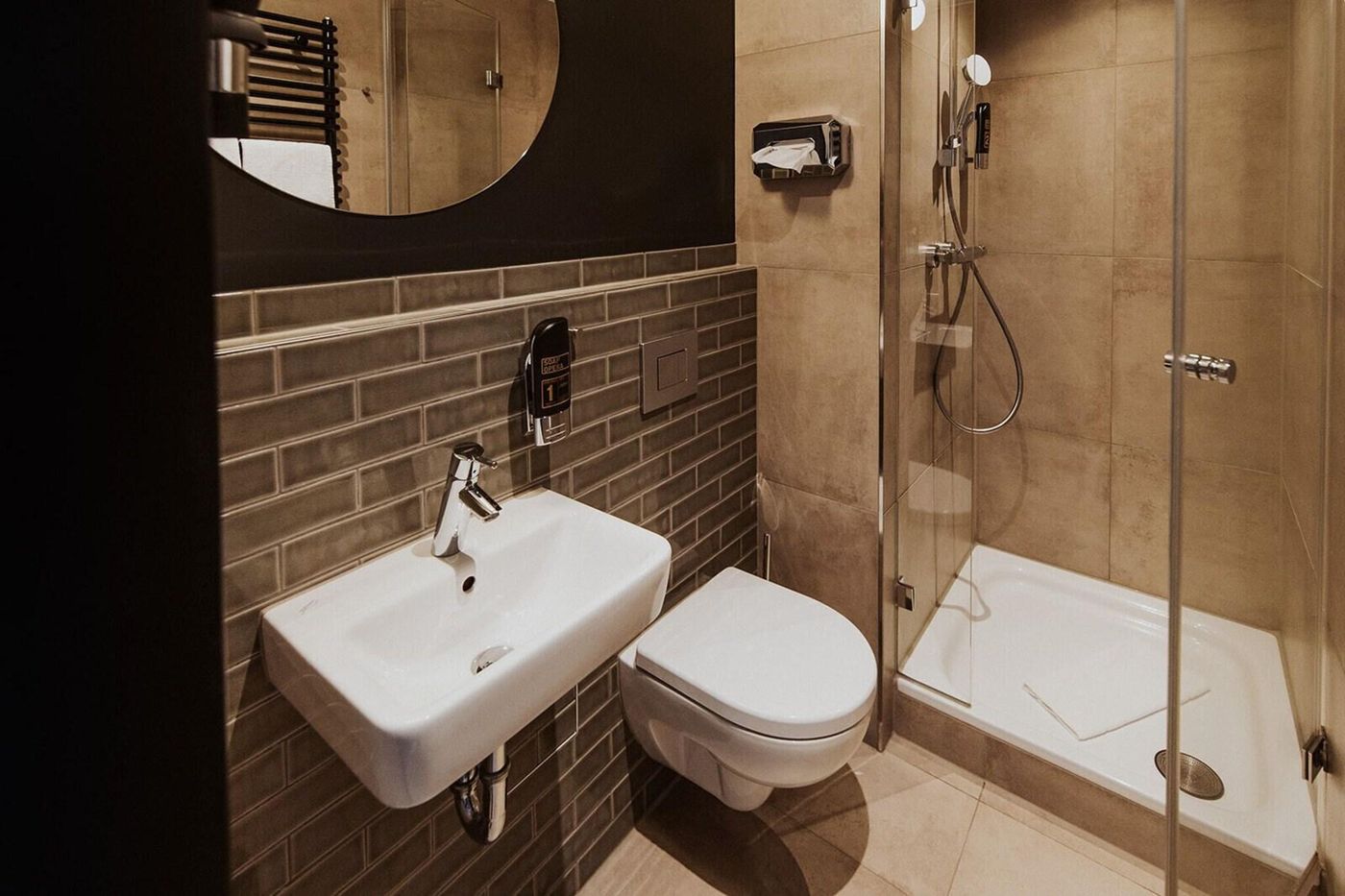 Schulz-Hotel-Berlin-Wall-At-The-East-Side-Gallery-Room-37