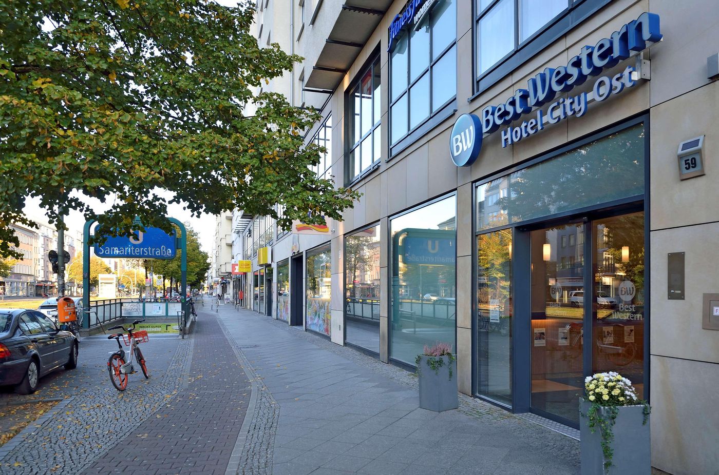 B-B-Hotel-Berlin-City-Ost-Lobby-9