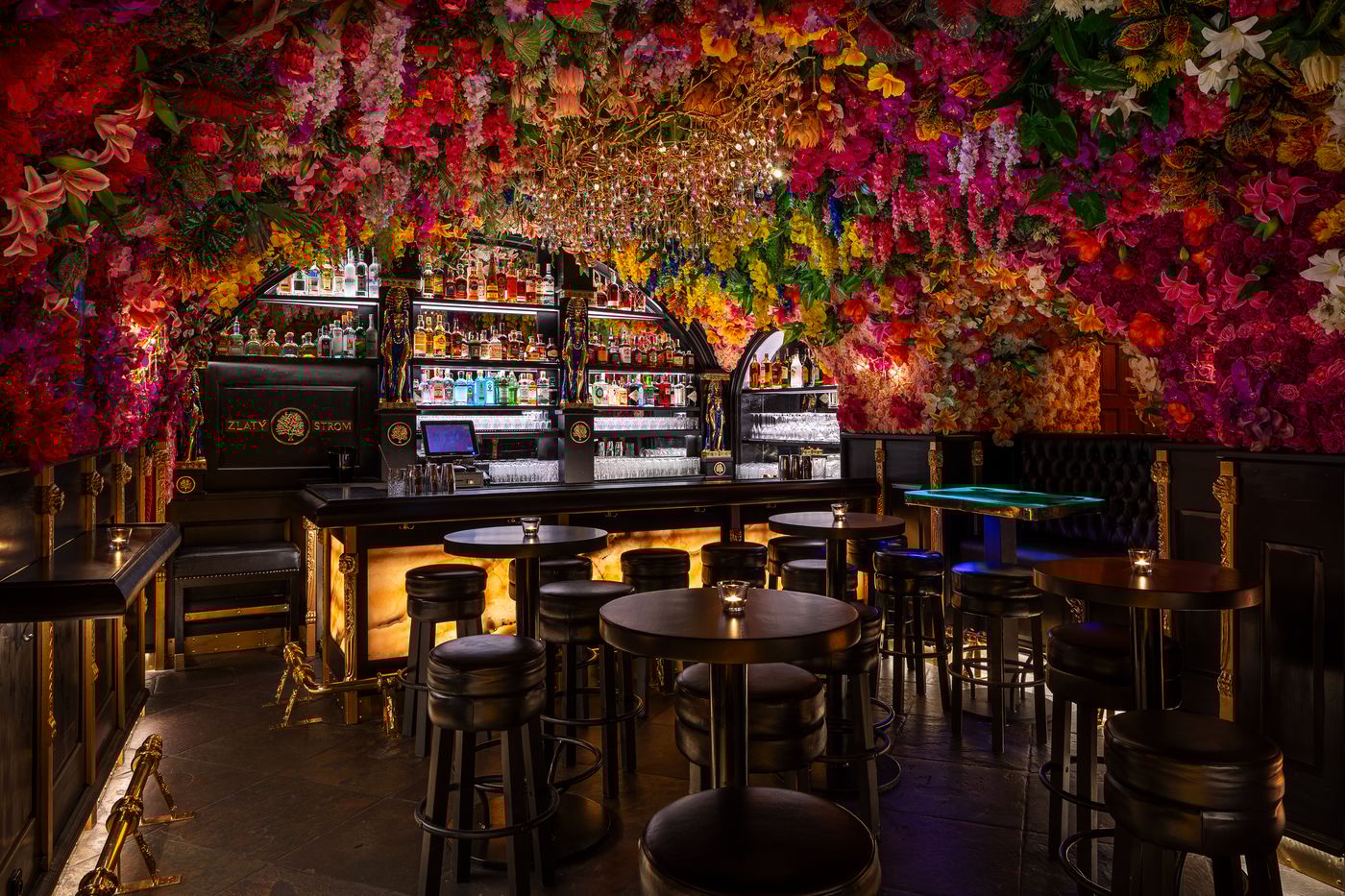 Hotel-U-Zlateho-Stromu-Prague-by-BHG-Bar-16