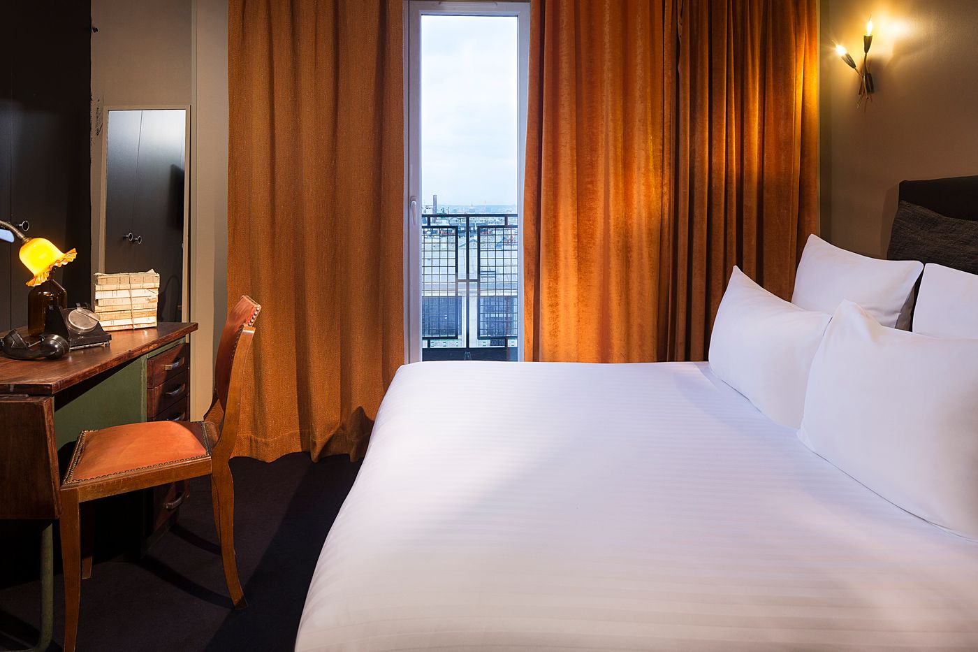 Le-Chat-Noir-Room-37