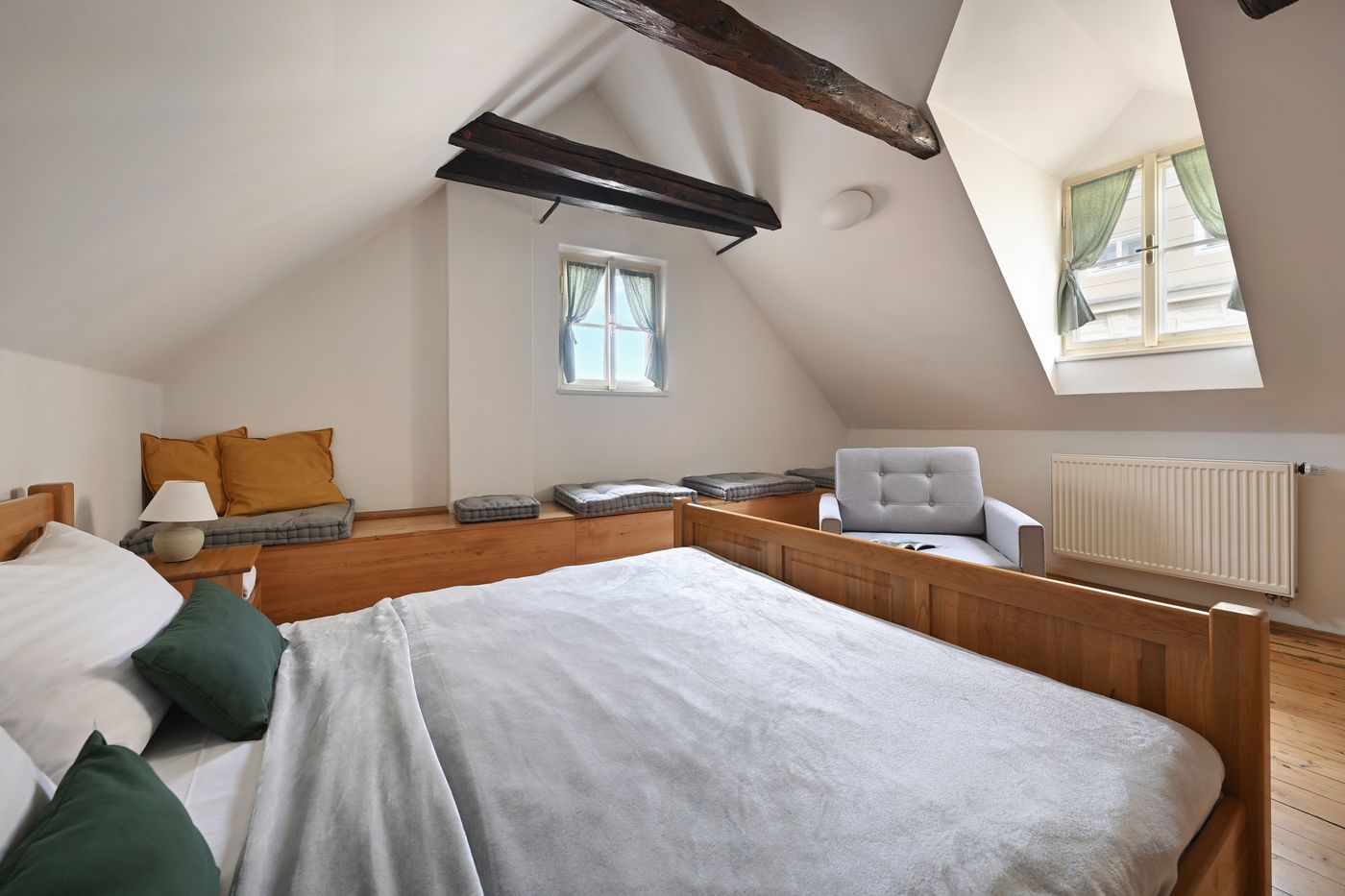 Boutique-Apartments-White-Swan-Room-25