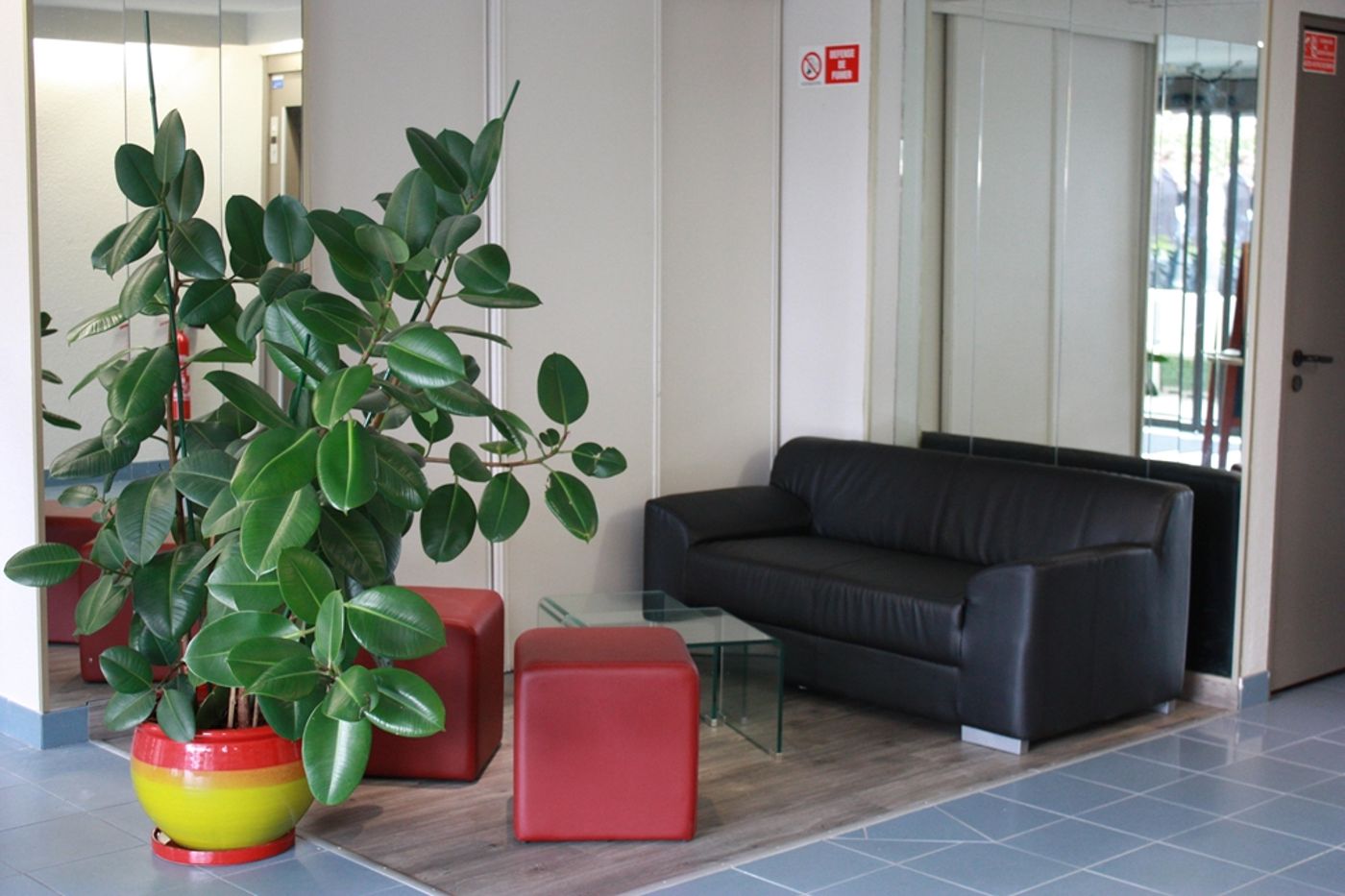 Kyriad-Nice-Ouest-Stade-Saint-Isidore-Lobby-27