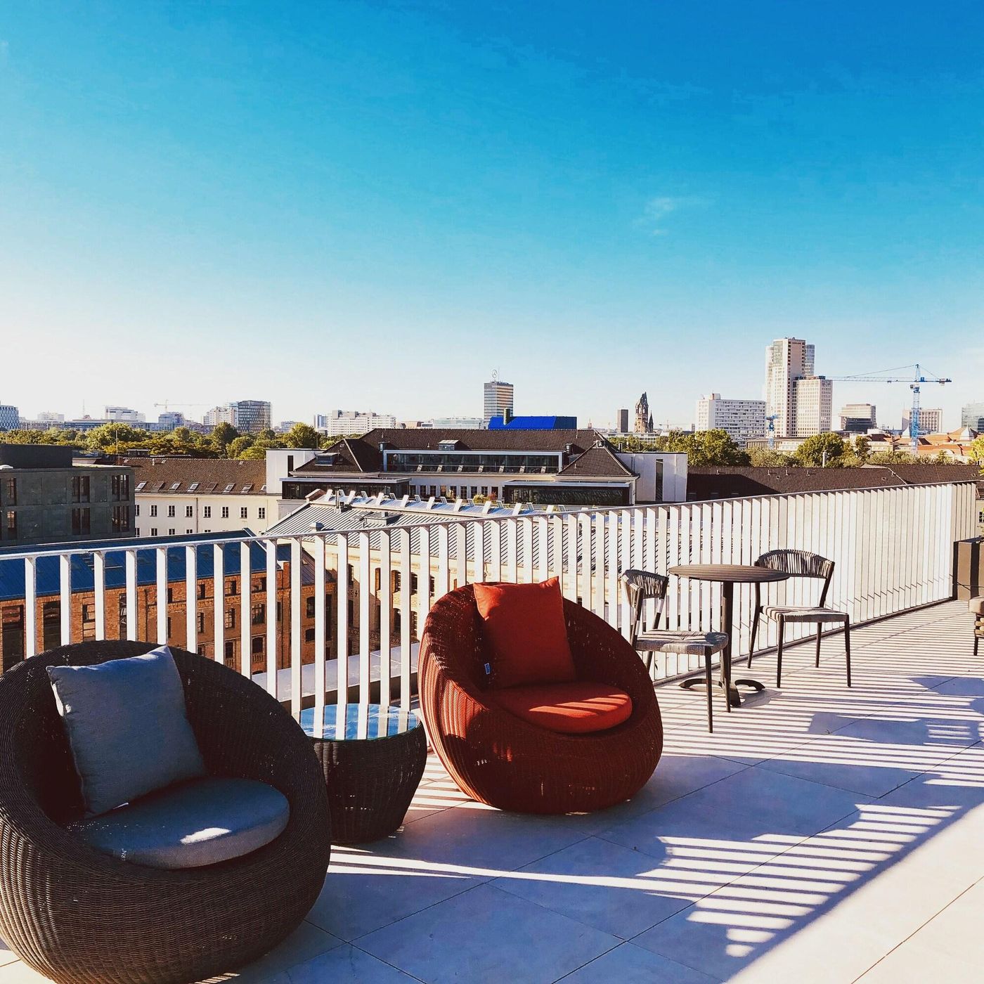 KPM-Hotel---Residences-Terrace-28