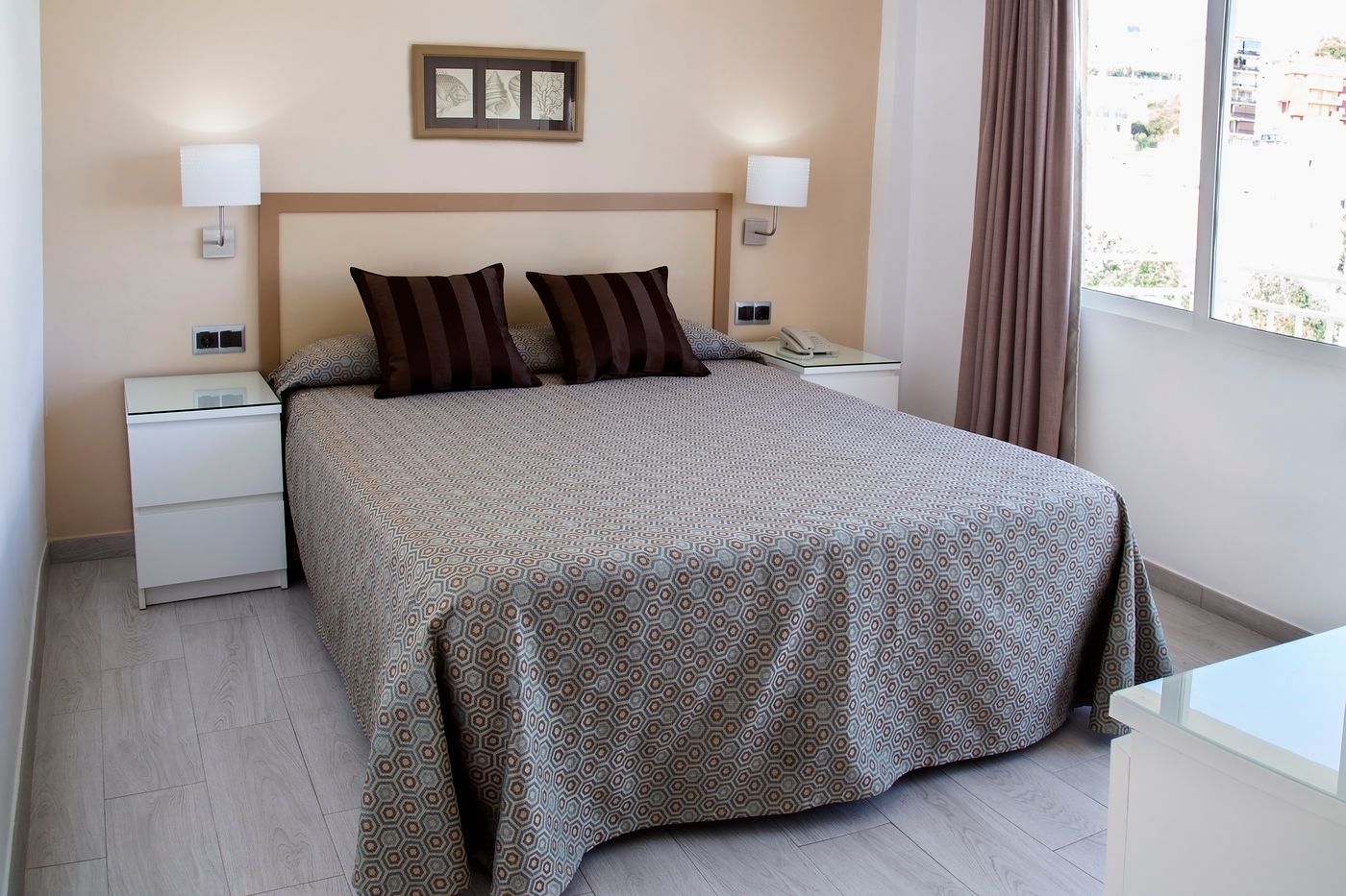 Ecuador-Park-Room-11