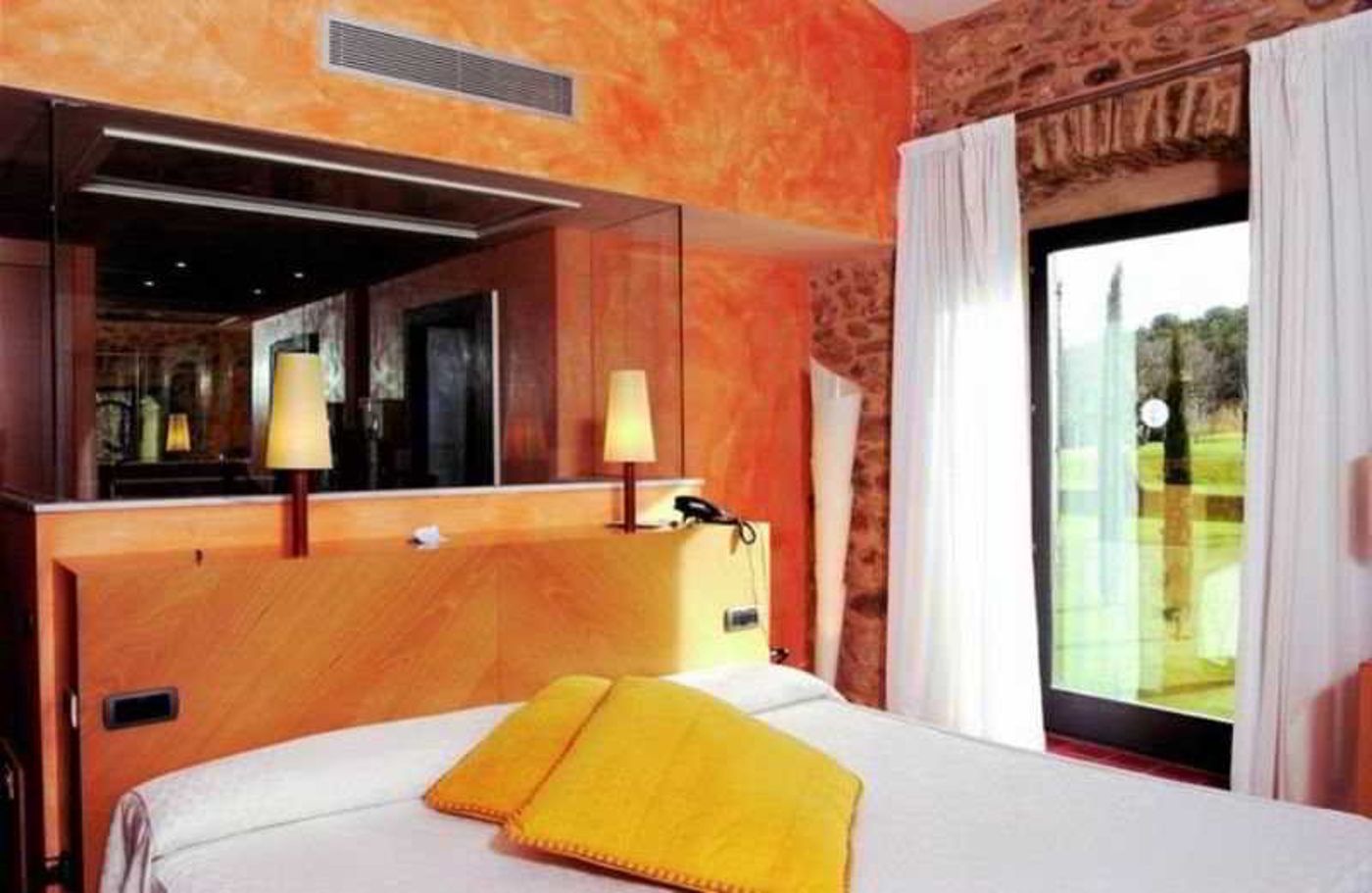 Arcs-de-Monells-Room-5