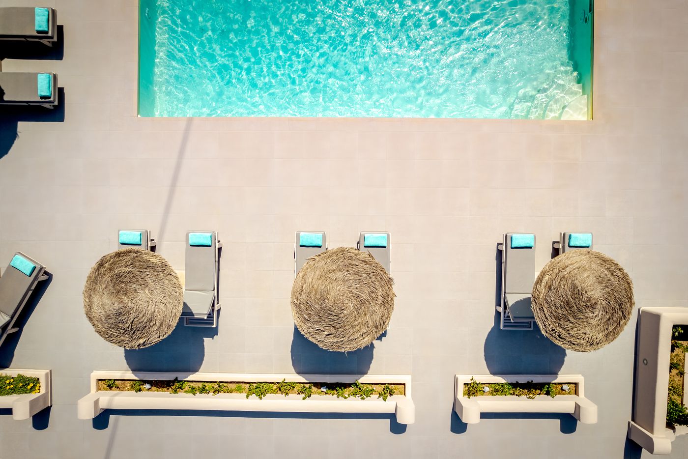 En-Plo-Boutique-Suites---Oia-Santorini-Pool-17