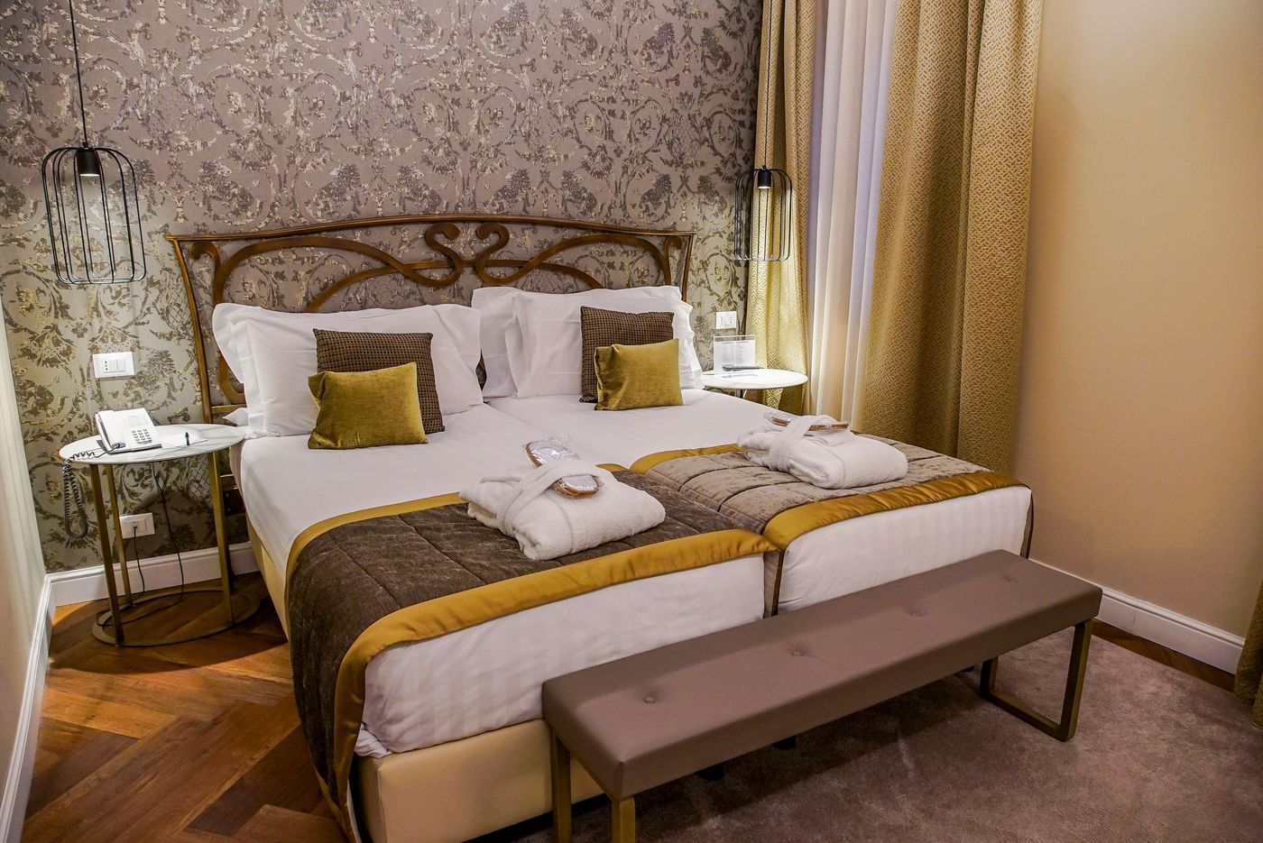 CHC-Continental--BW-Premier-Collection-Room-22