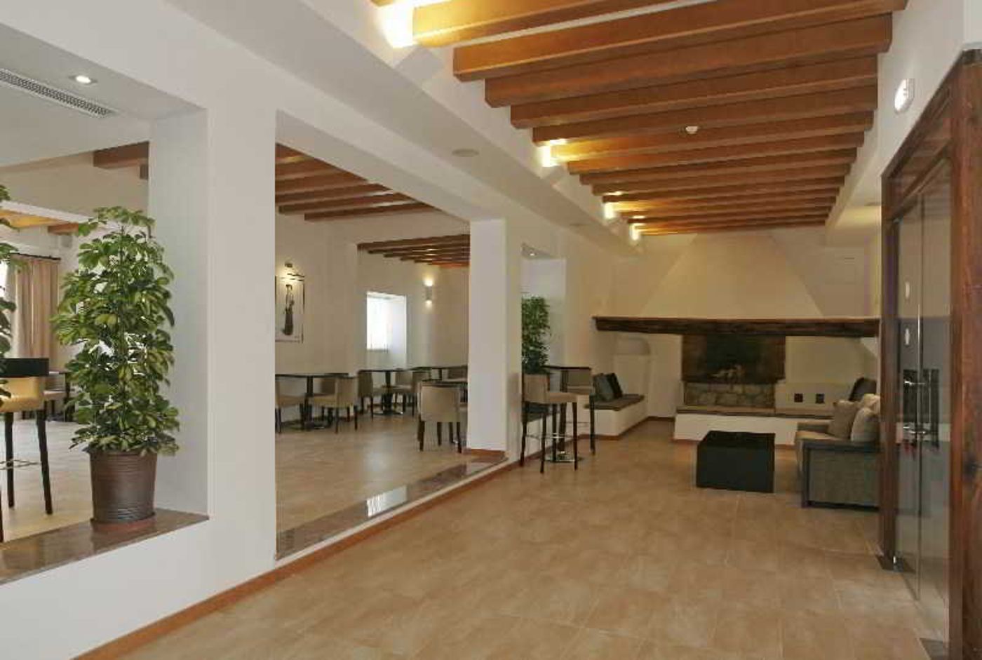 Sirenis-Hotel-Club-Siesta-Lobby-13