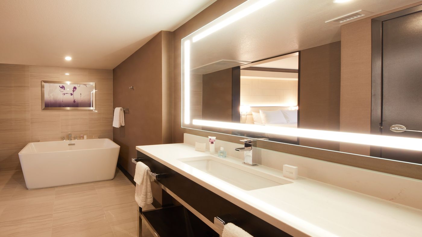 Harrah-s-Las-Vegas-Casino---Hotel-Room-48