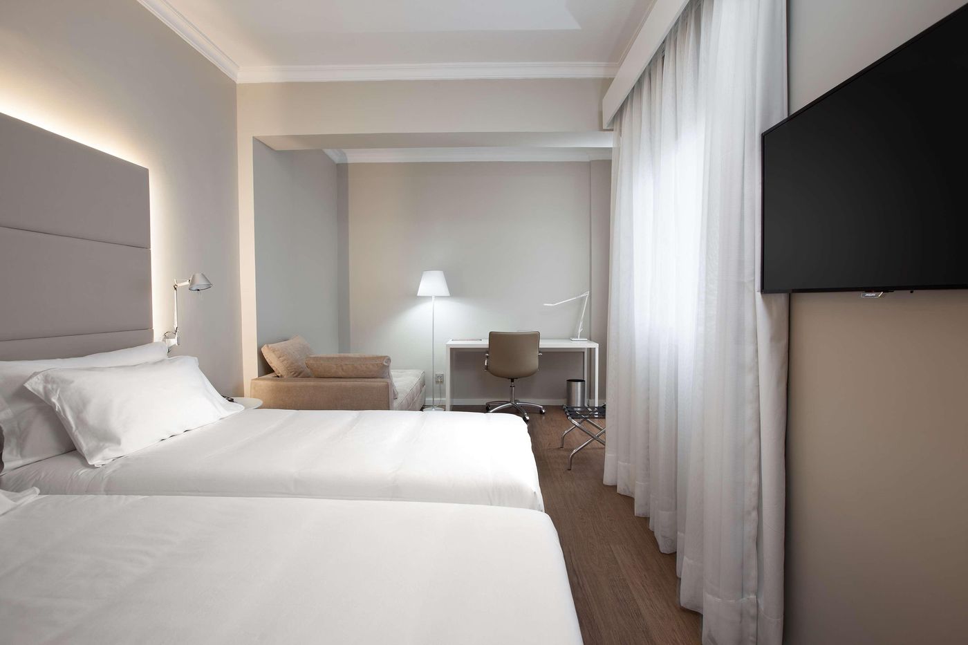 NH-Las-Palmas-Playa-las-Canteras-Room-8