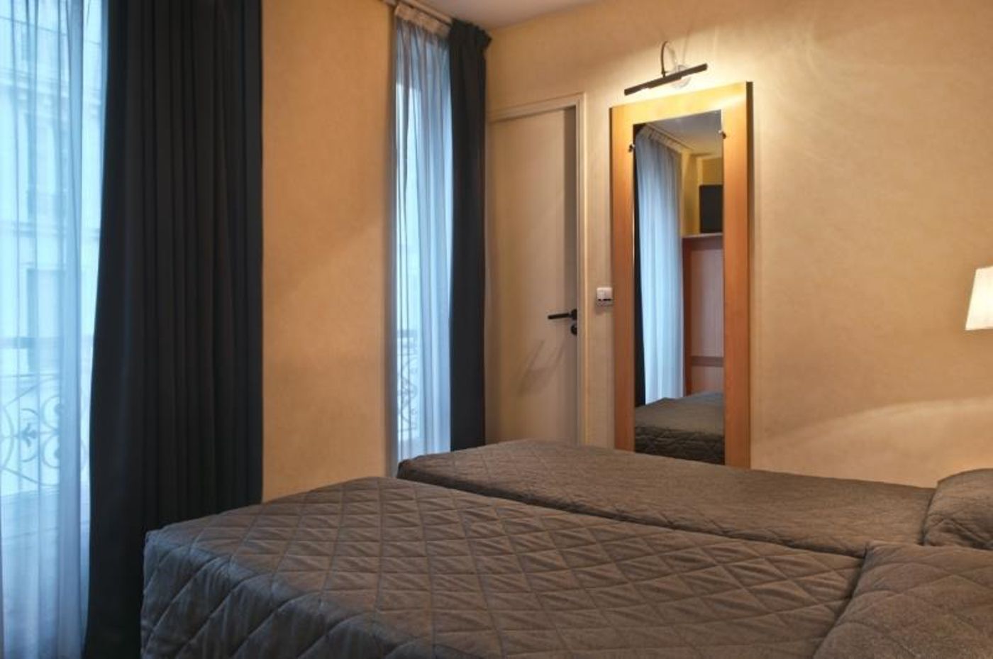 Hotel-Du-Chemin-Vert-Room-19