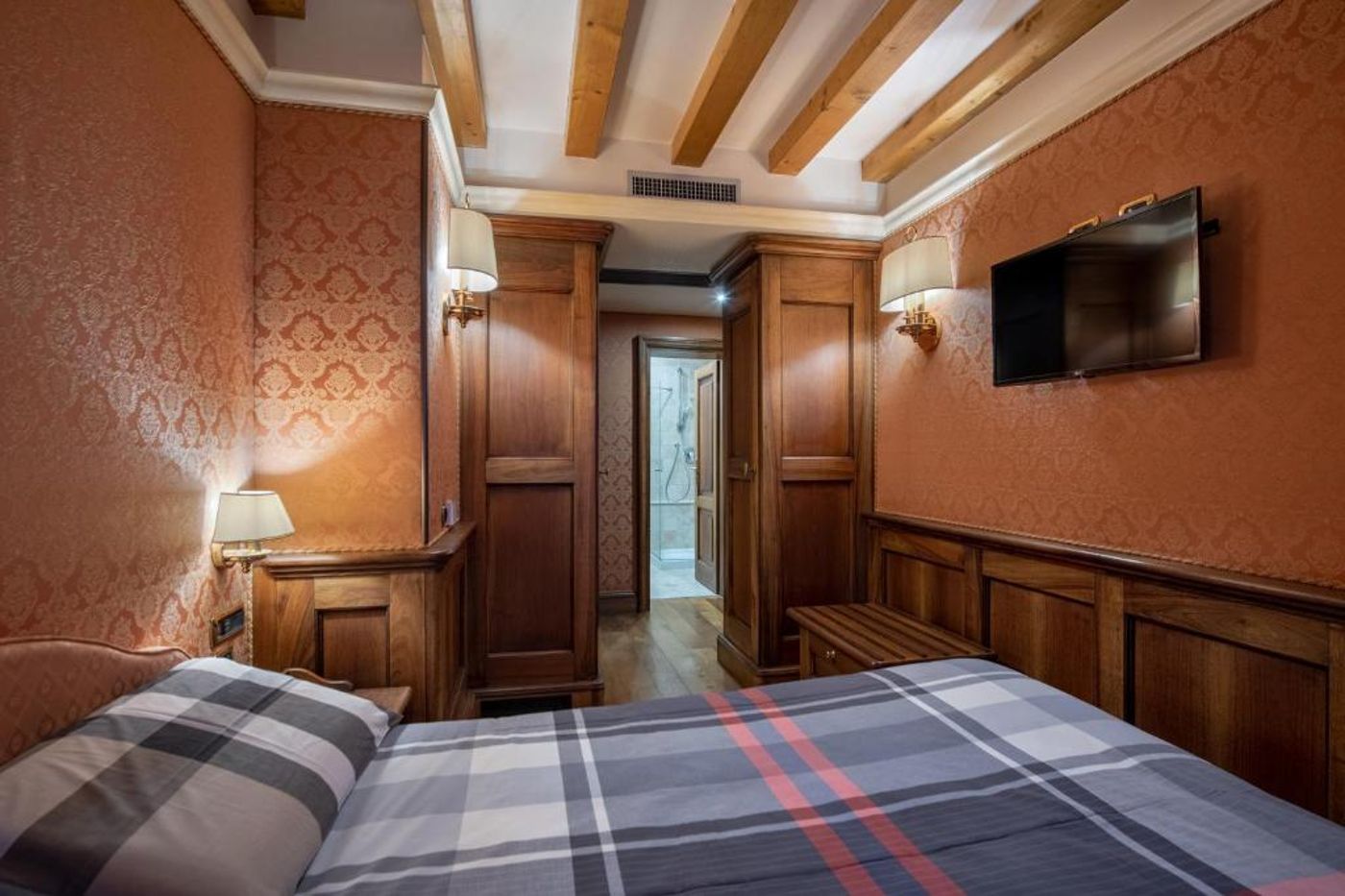 Hotel-Montecarlo-Room-34