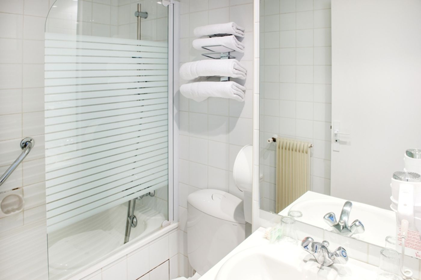 Continental-France-LOURDES-Room-6