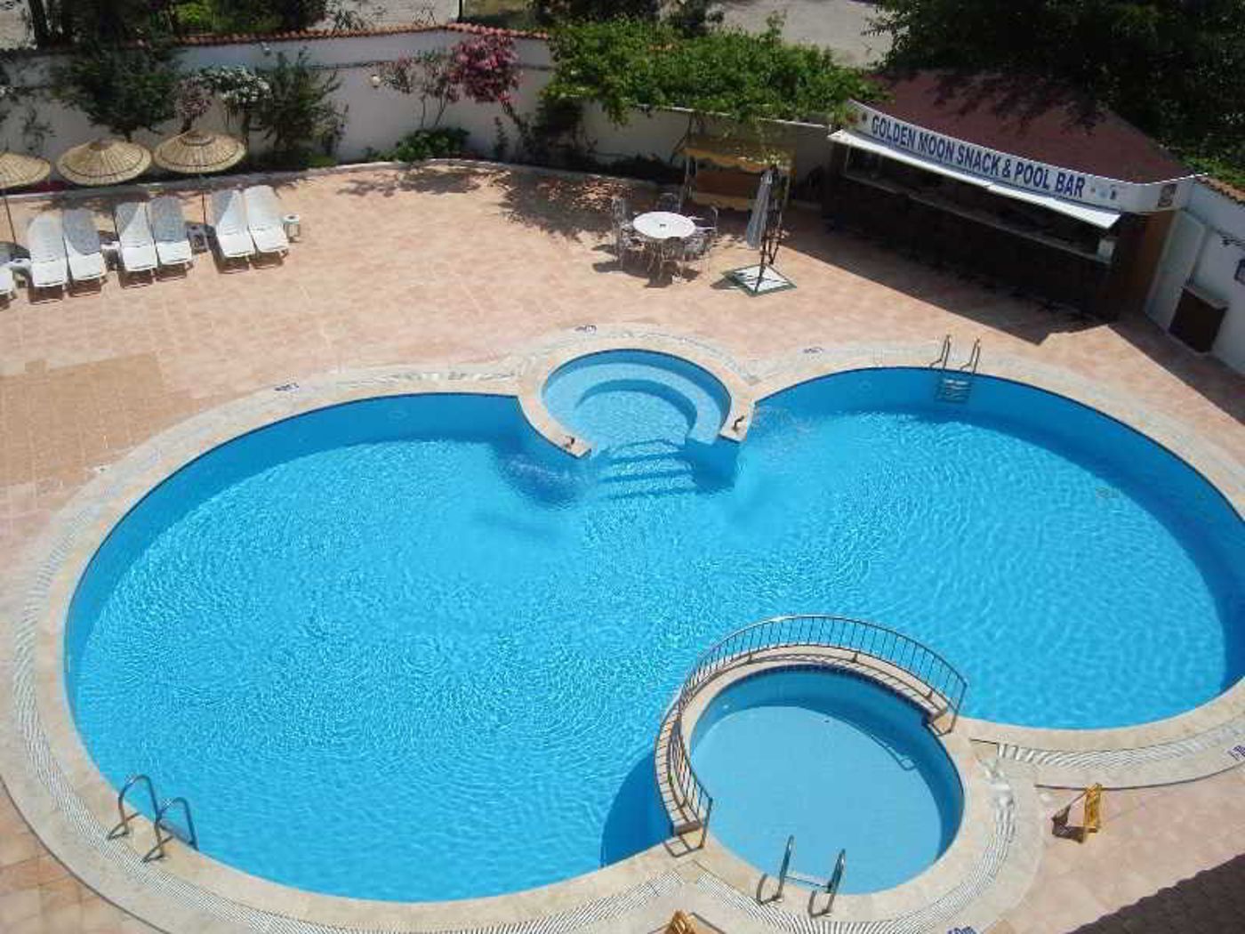 Golden-Moon-Apart-Hotel-Pool-5