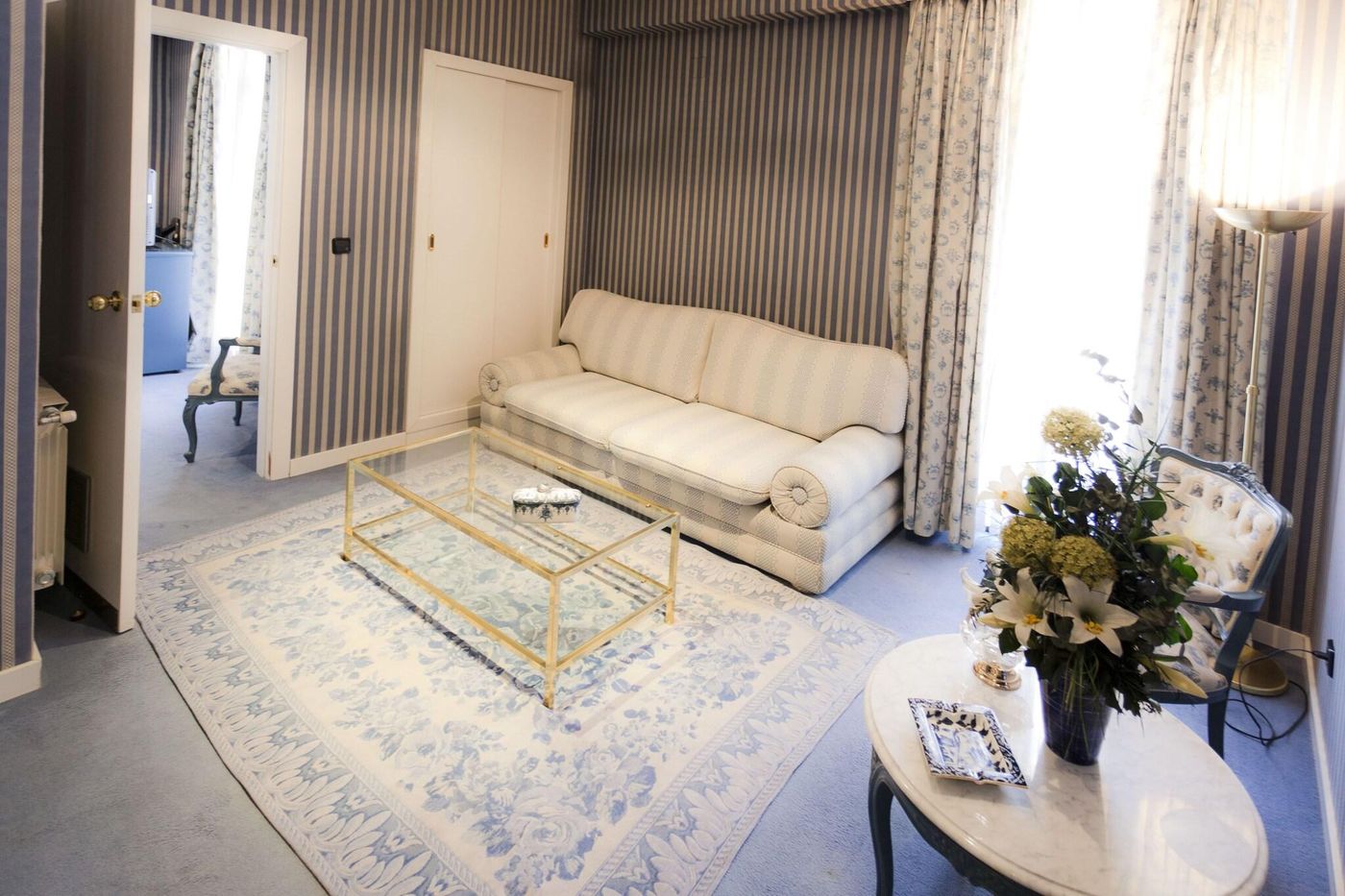 Santos-Agumar-Room-22