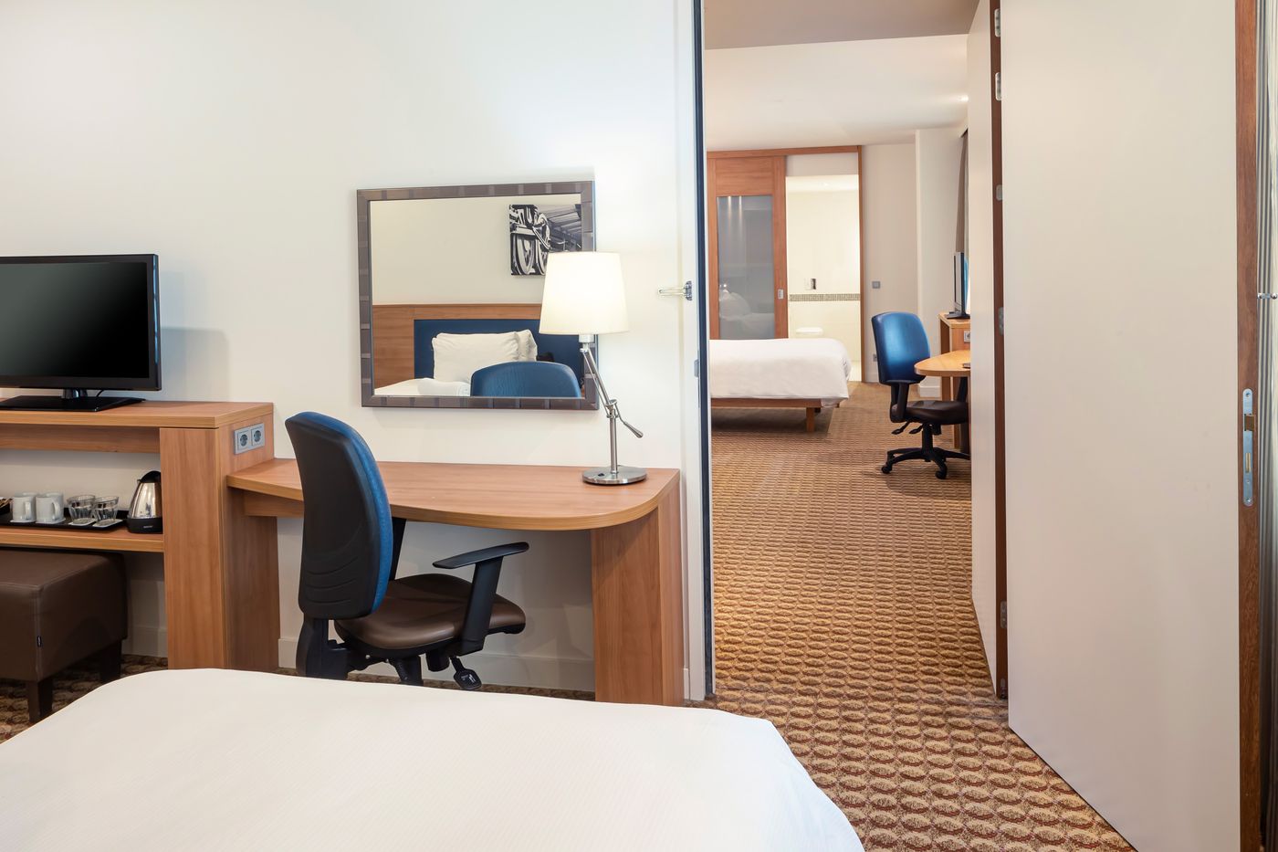 Hampton-by-Hilton-Amsterdam---Arena-Boulevard-Room-9