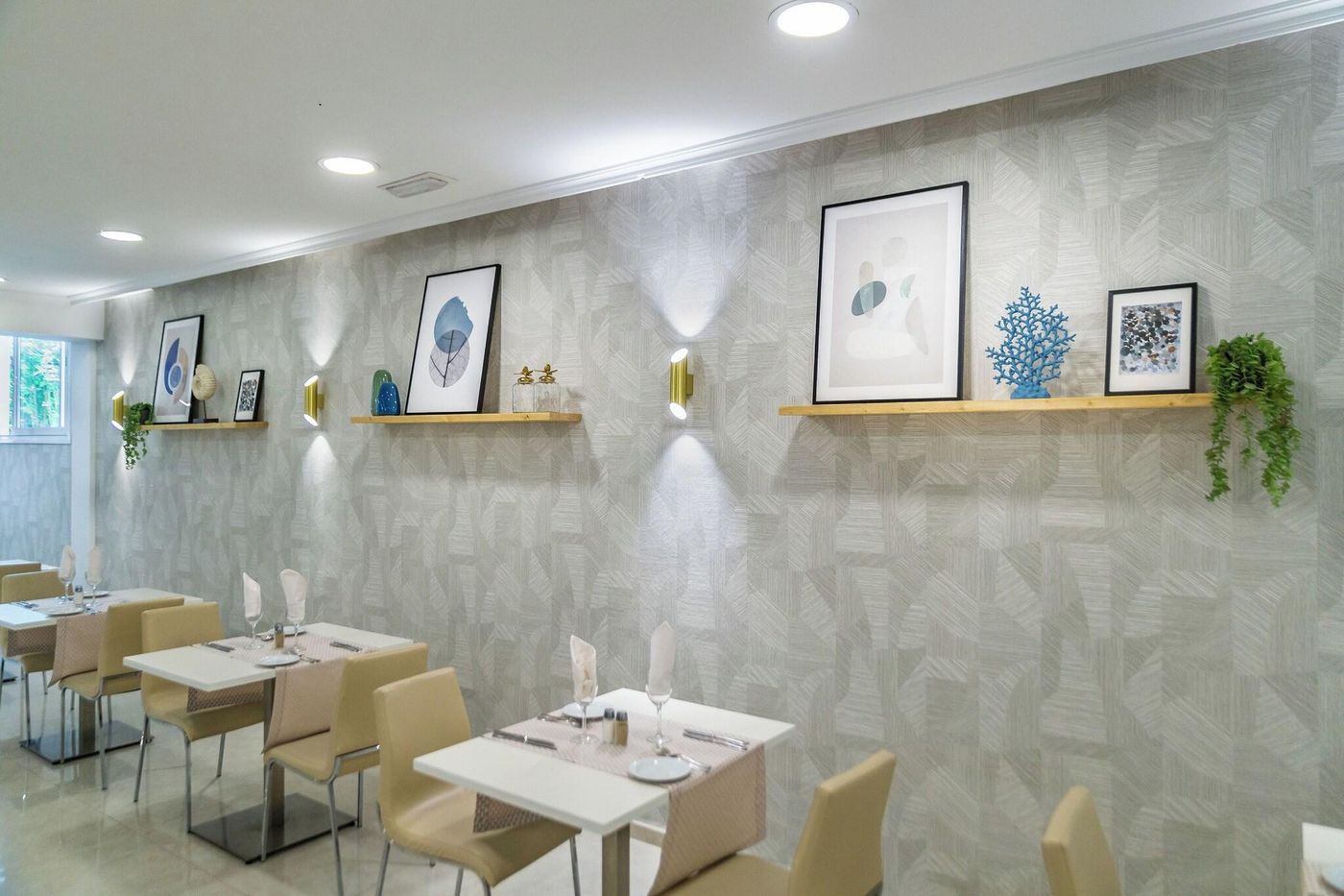 Las-Arenas-Affiliated-by-Melia-Restaurant-50