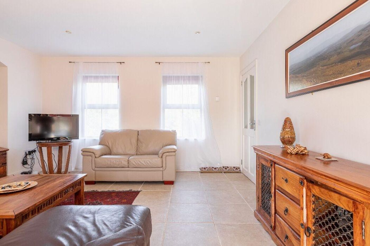 Alaind Lodges-Ireland-SNEEM-Lobby-9