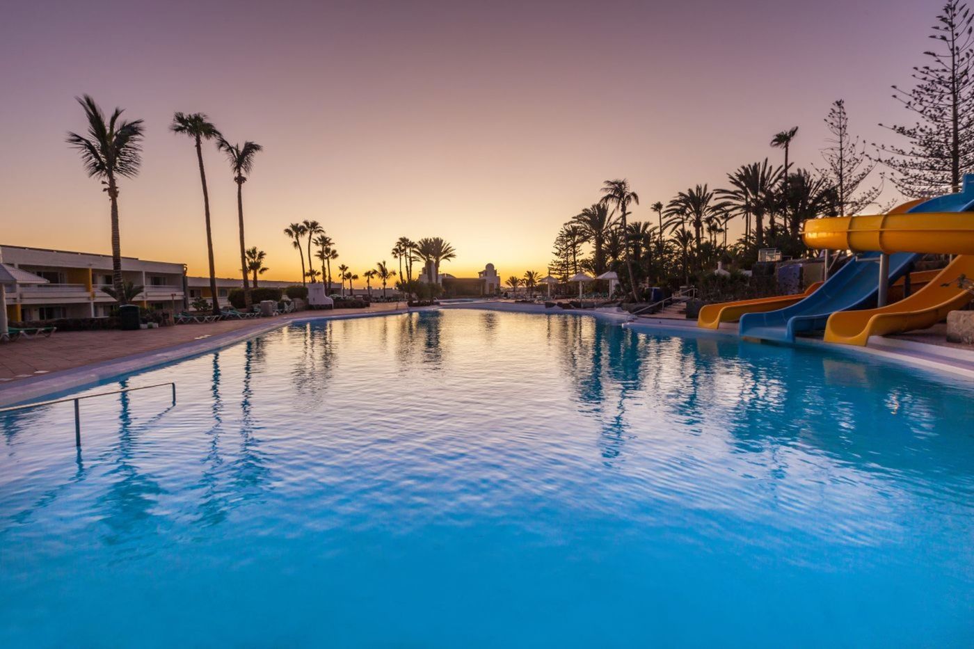 Abora-Interclub-Atlantic-by-Lopesan-Hotels-Pool-10