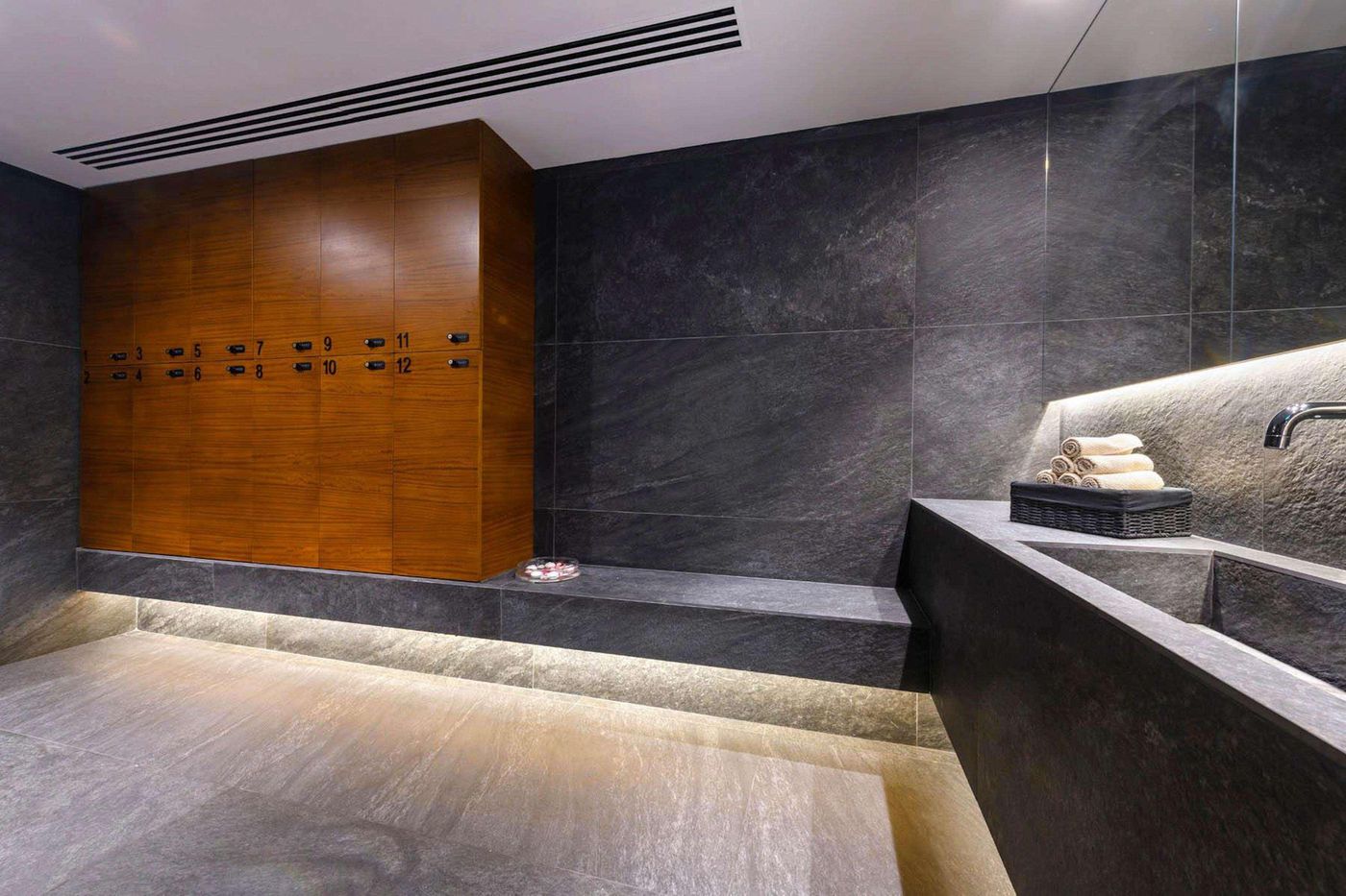 Ajax-Hotel-Sports-and-Entertainment-55