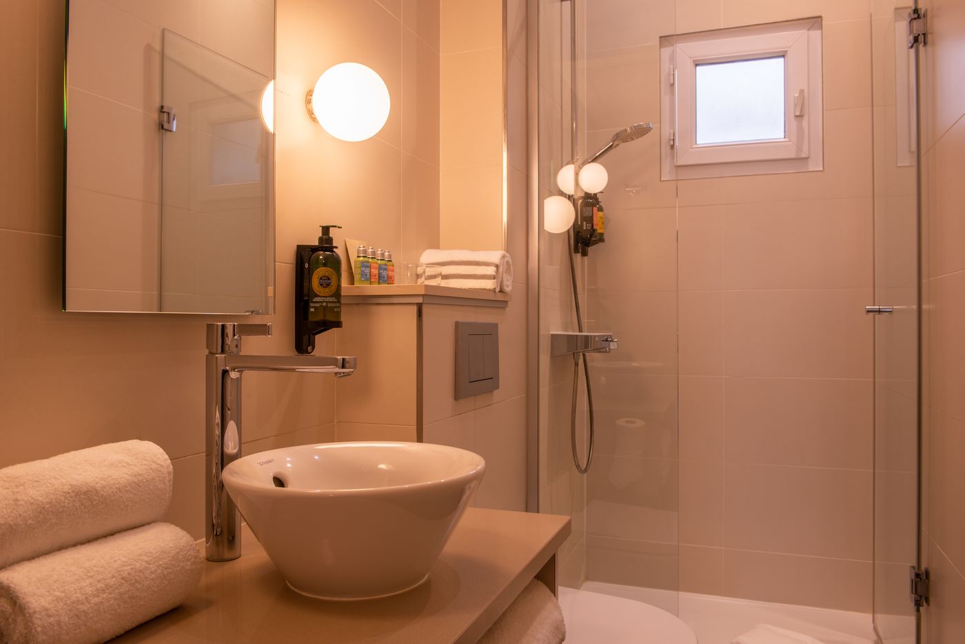 Hotel-Yllen-Eiffel-Room-43