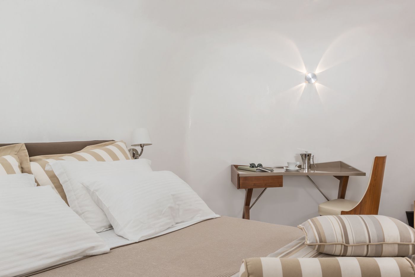 Elite-Luxury-Suites-Room-23