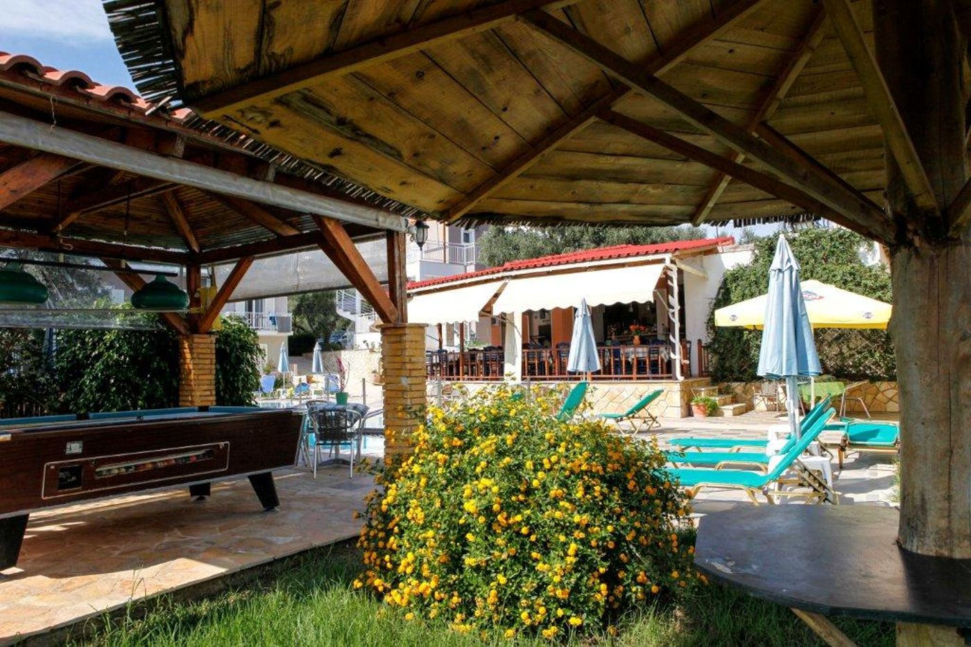 Amoudi Studios and Apartments