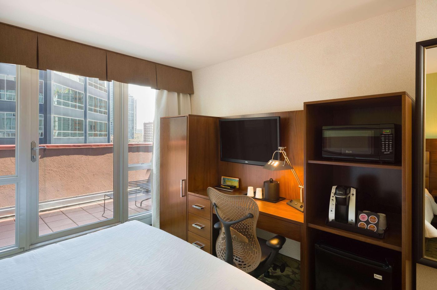 Hilton-Garden-Inn-Midtown-East-Room-15