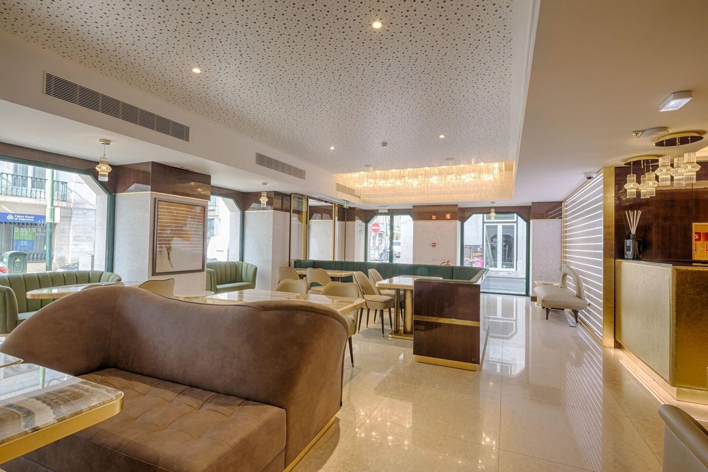 Meraprime-Gold-Design-Hotel-Lobby-13