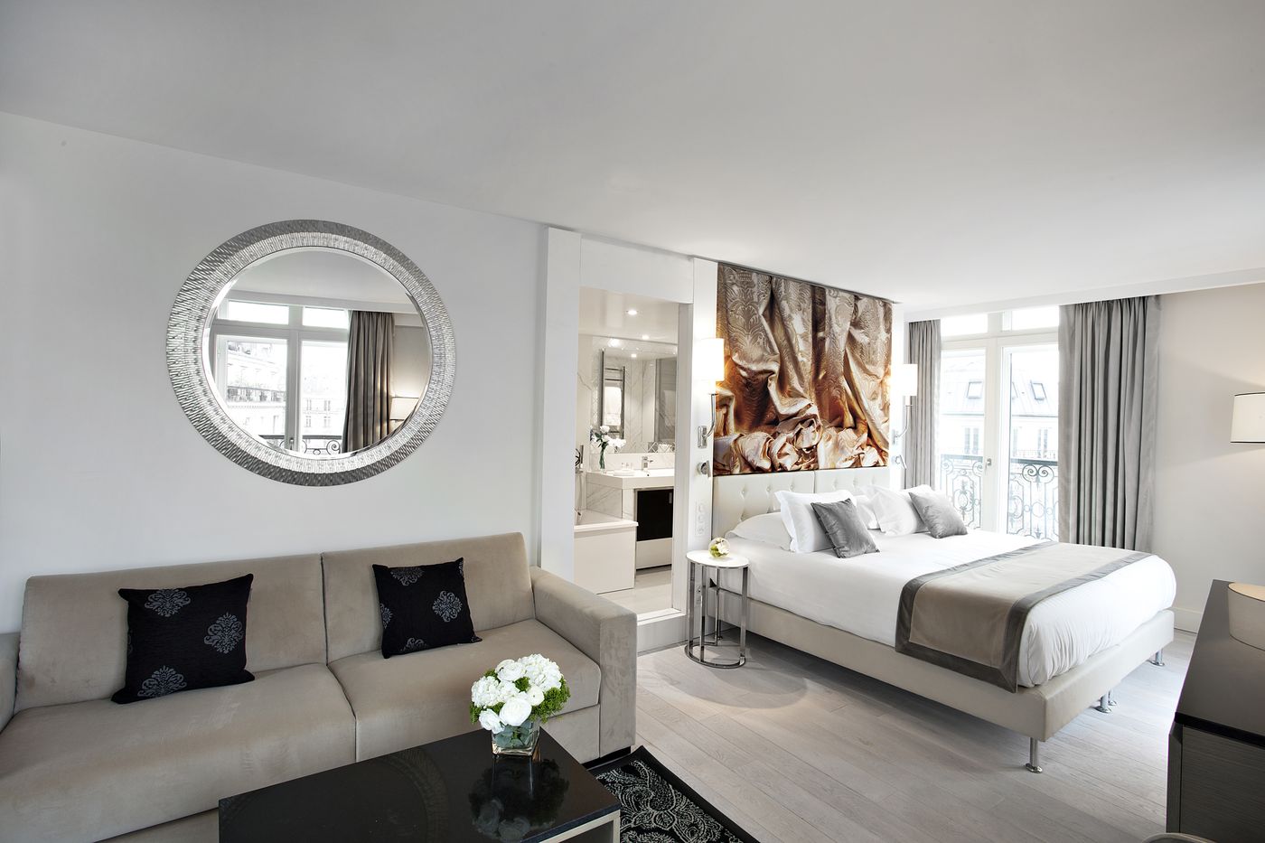 La-Villa-Haussmann-Paris-Room-1