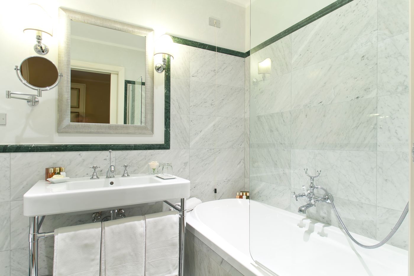 Donna-Camilla-Savelli-Room-38