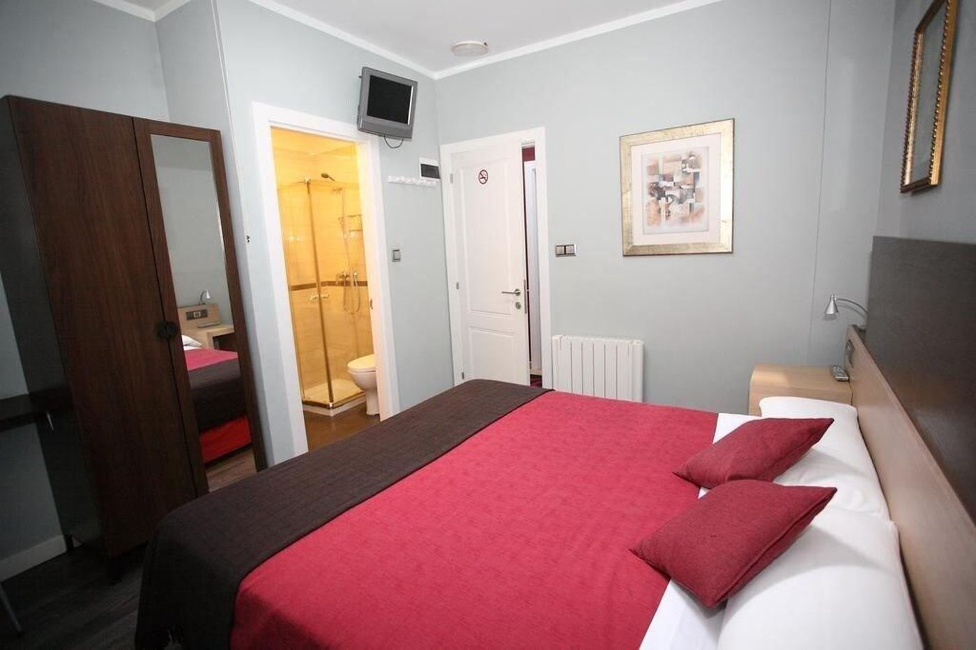 Pensión Jade-Spain-CASTRO URDIALES-General view-1