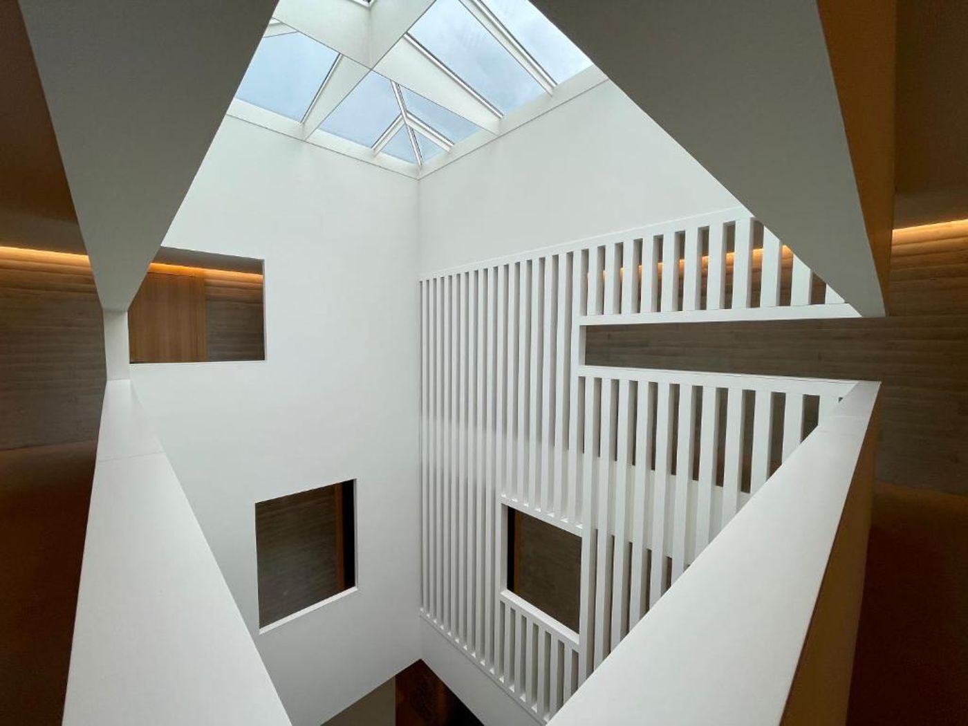 Pico Velasco-Spain-Carasa, Voto-Lobby-8