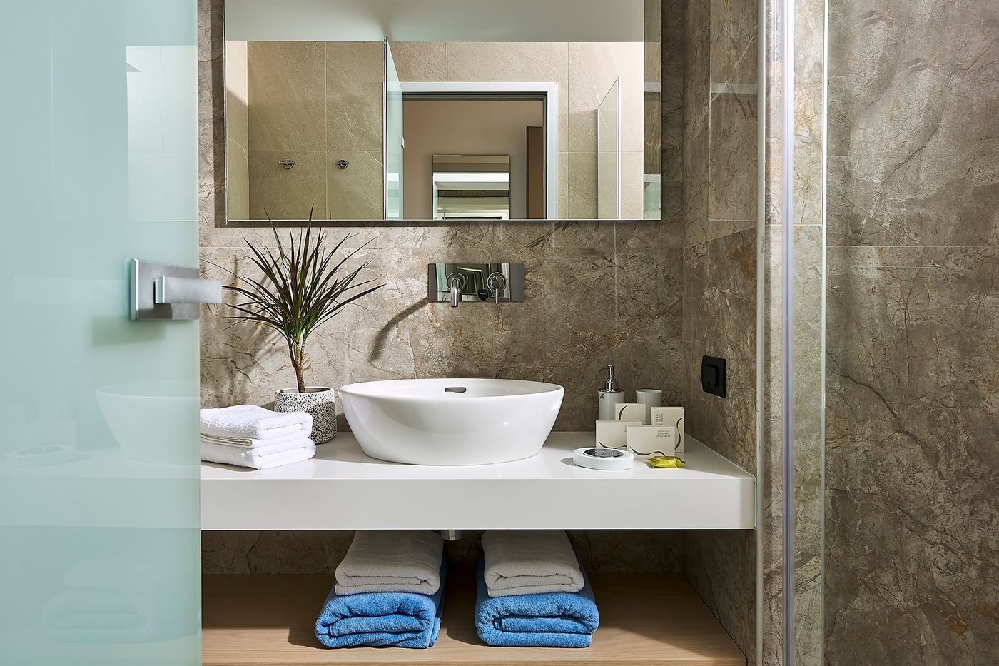 CHC-Coriva-Beach-Room-34