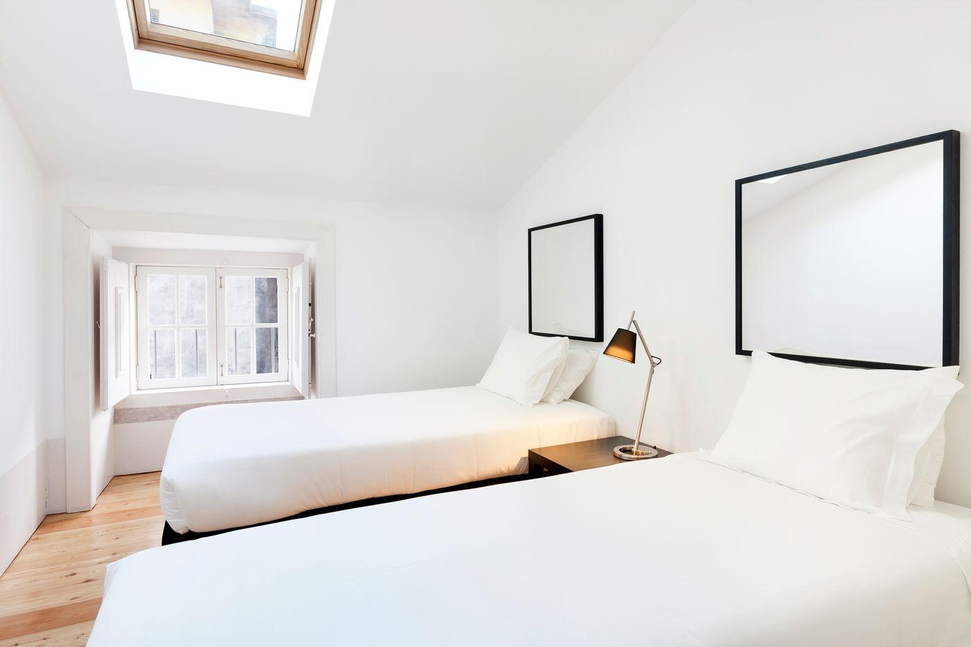 Hello-Lisbon-Cais-do-Sodre-Room-20