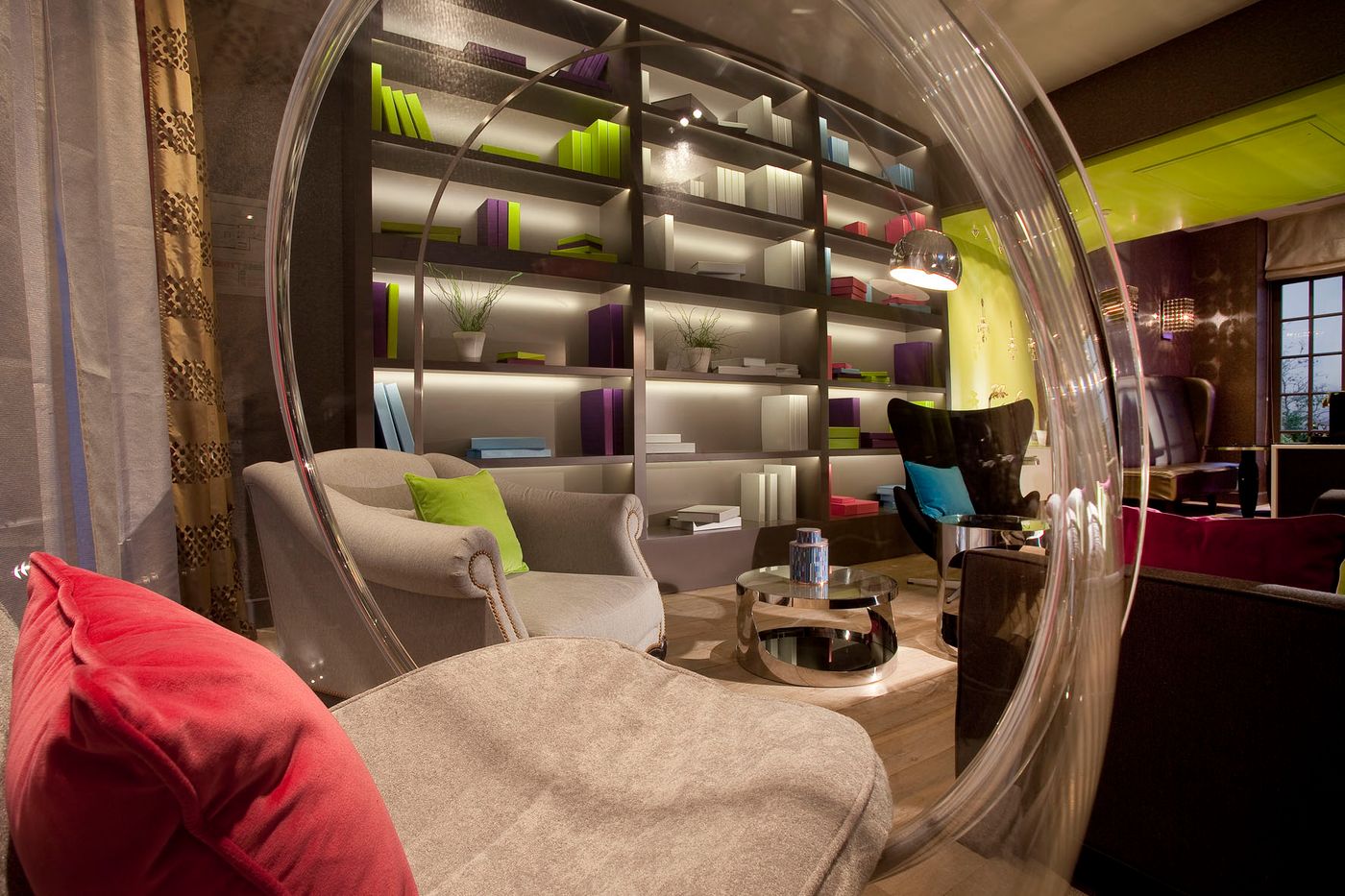 Le Petit Paris-France-PARIS-Lobby-4