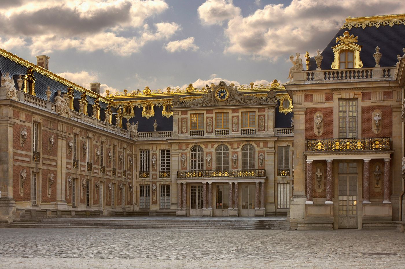 Le-Louis-Versailles-Chateau-Sports-and-Entertainment-10