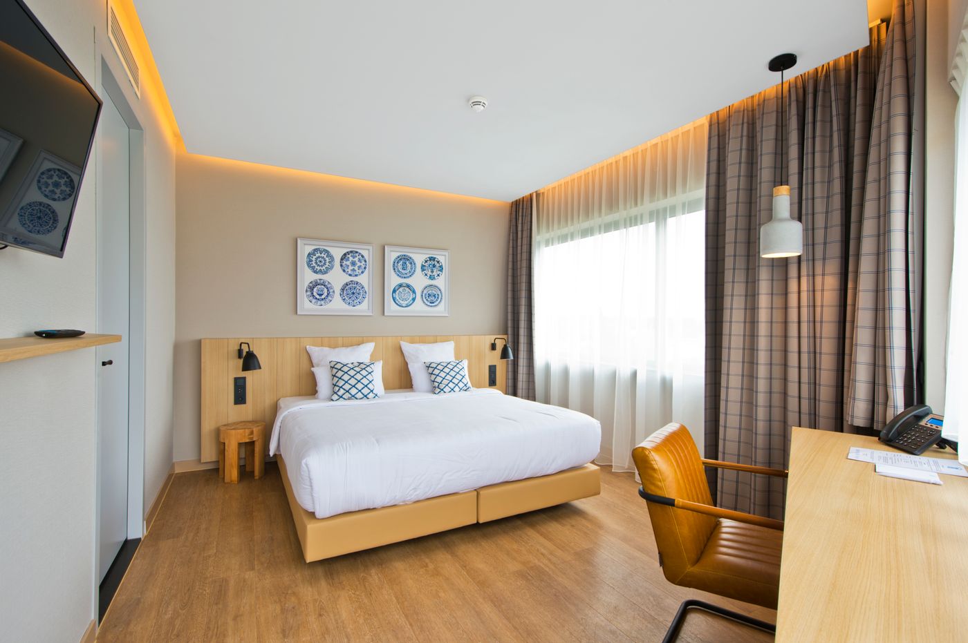 Urban-Lodge-Hotel-Room-33