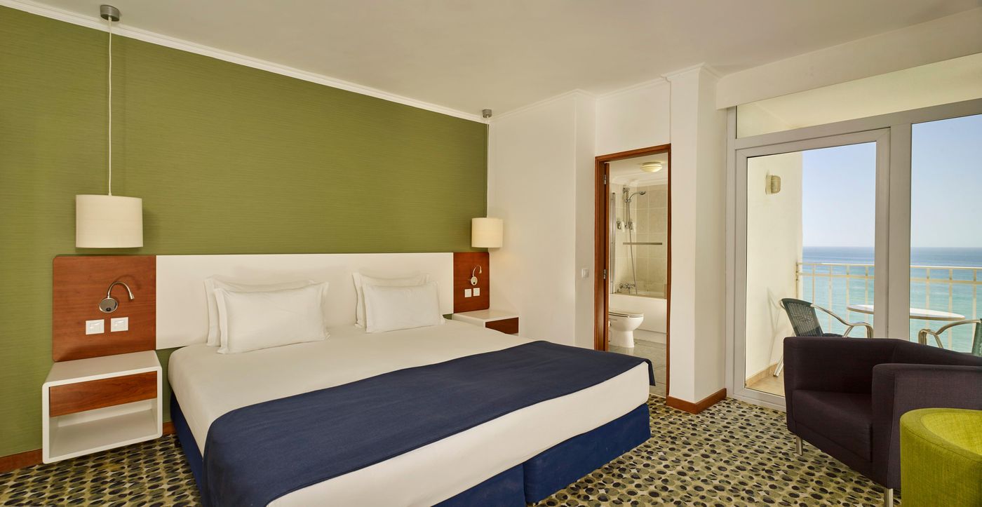 Holiday-Inn-Algarve-Room-7