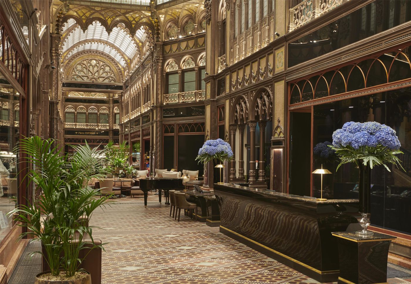 P-risi-Udvar-Hotel-Budapest--part-of-Hyatt-Lobby-49