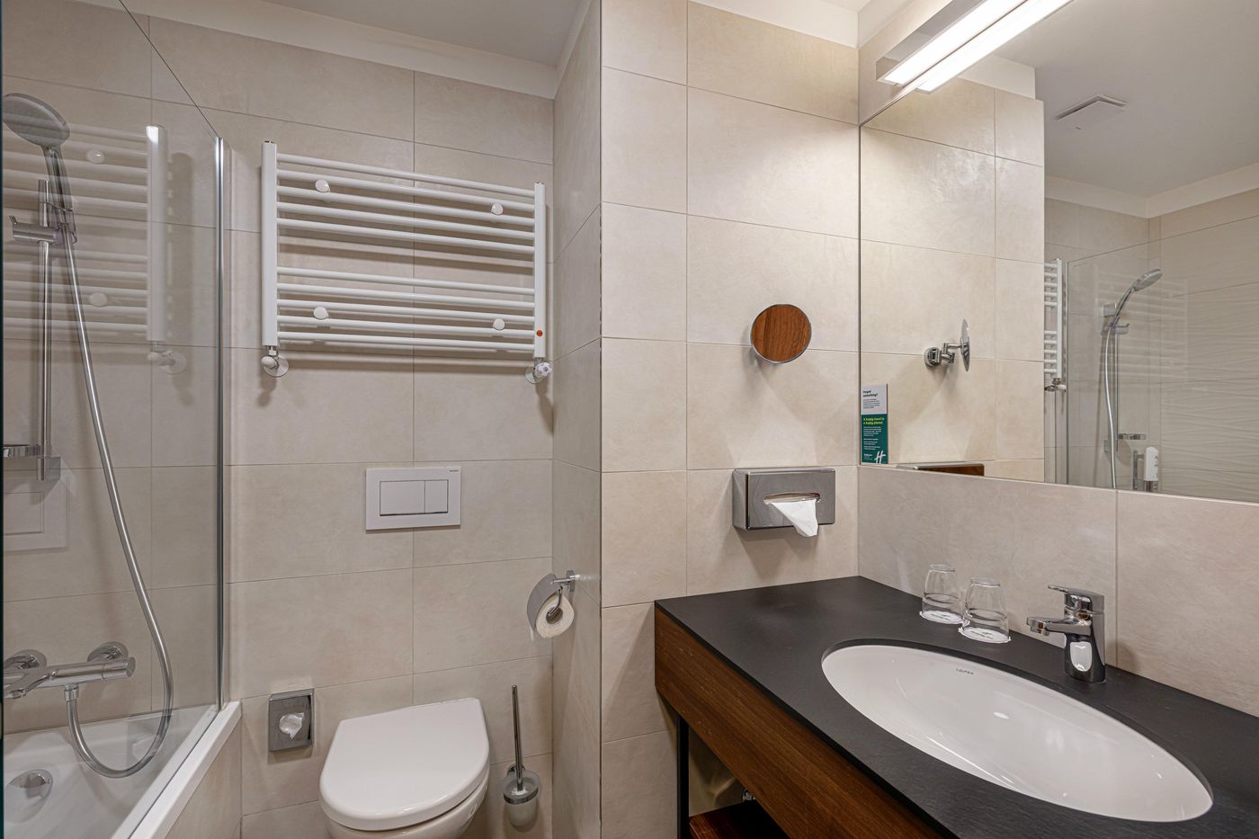 Holiday-Inn-Prague-Congress-Centre-Room-37