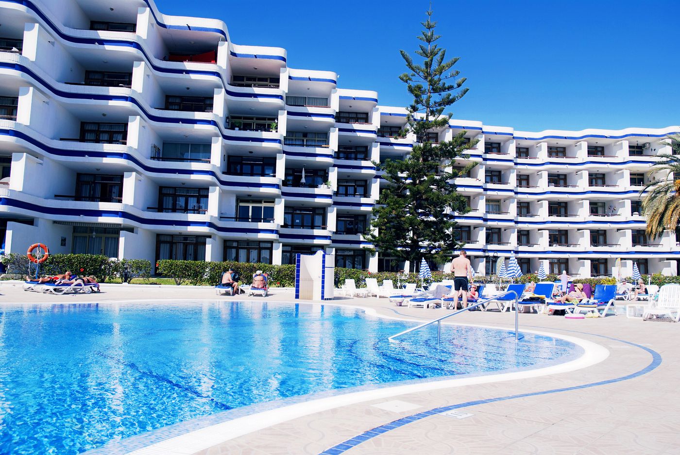 Tamaran-Apartamentos-Pool-2