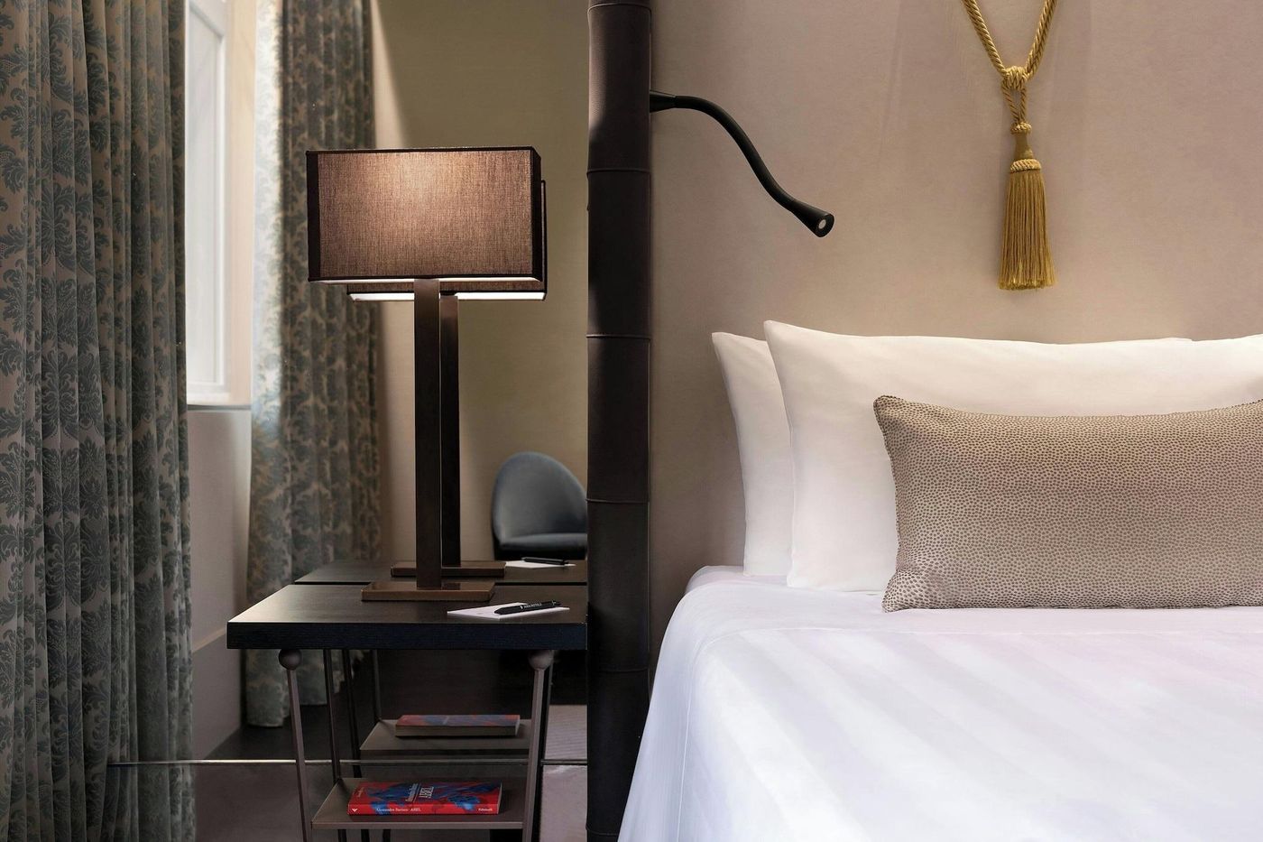 Sina-Bernini-Bristol--Autograph-Collection-Room-51