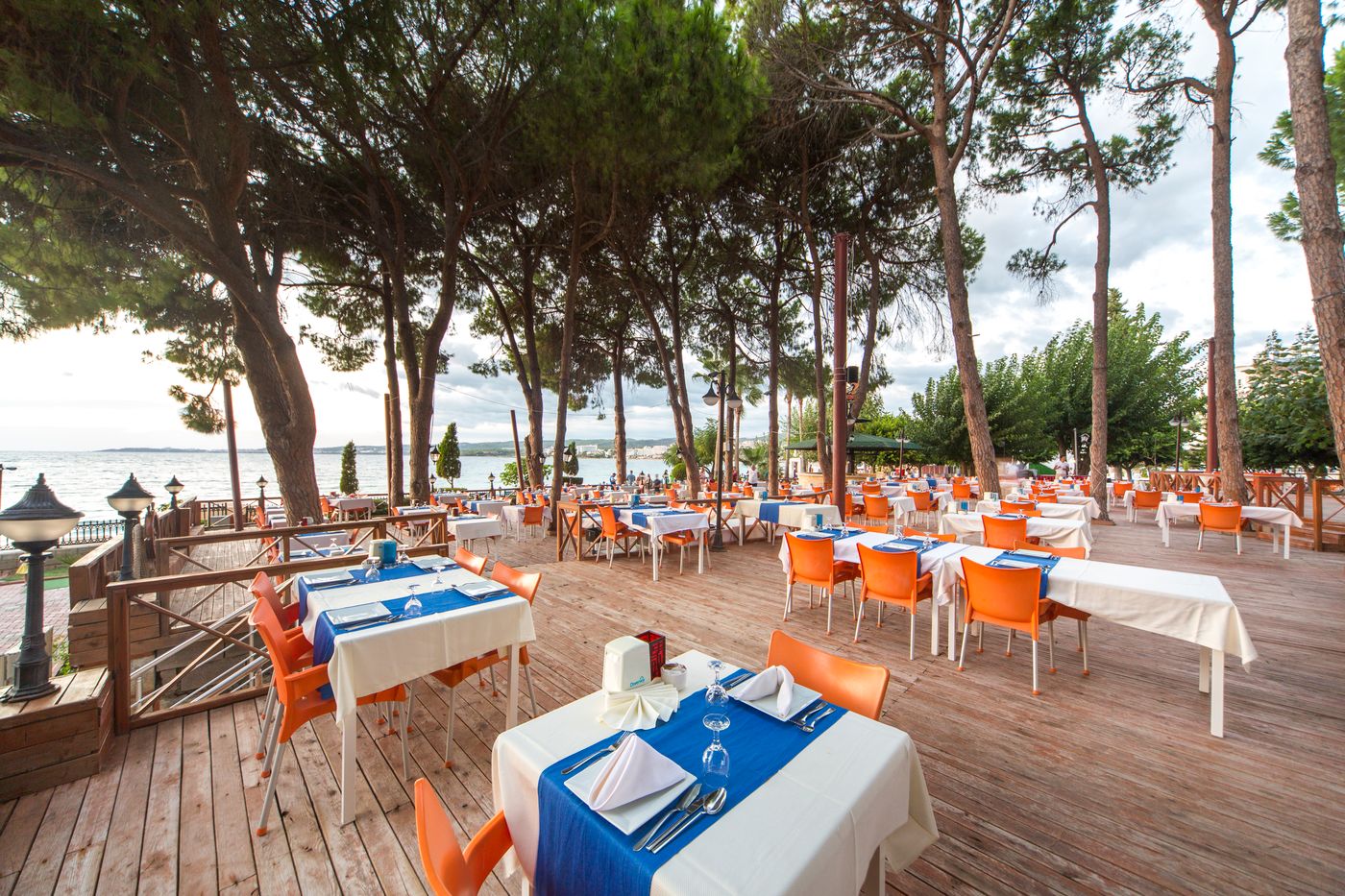 Lonicera--World-Restaurant-23