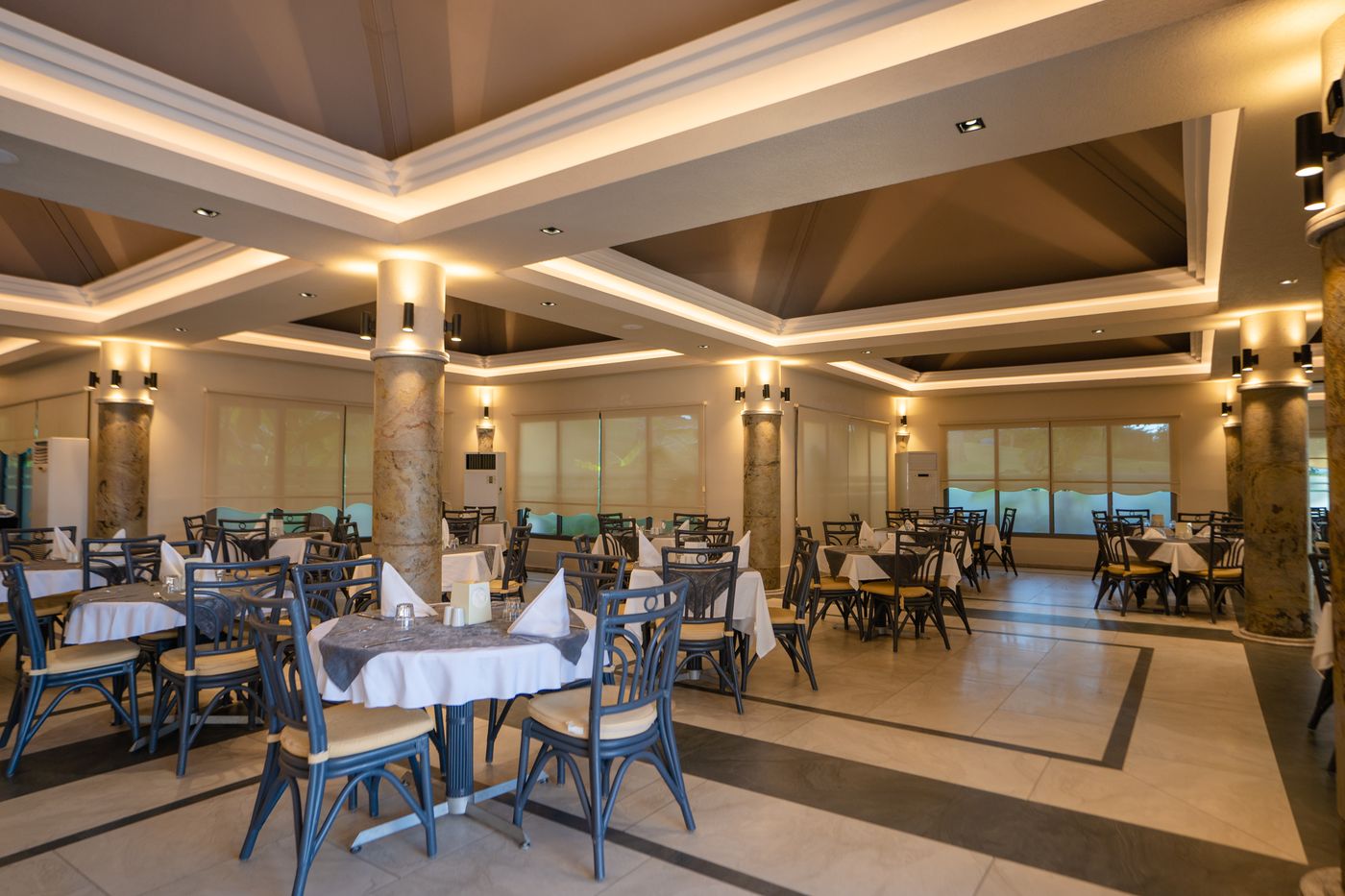 Grand-Blue-Sky-International-Restaurant-28